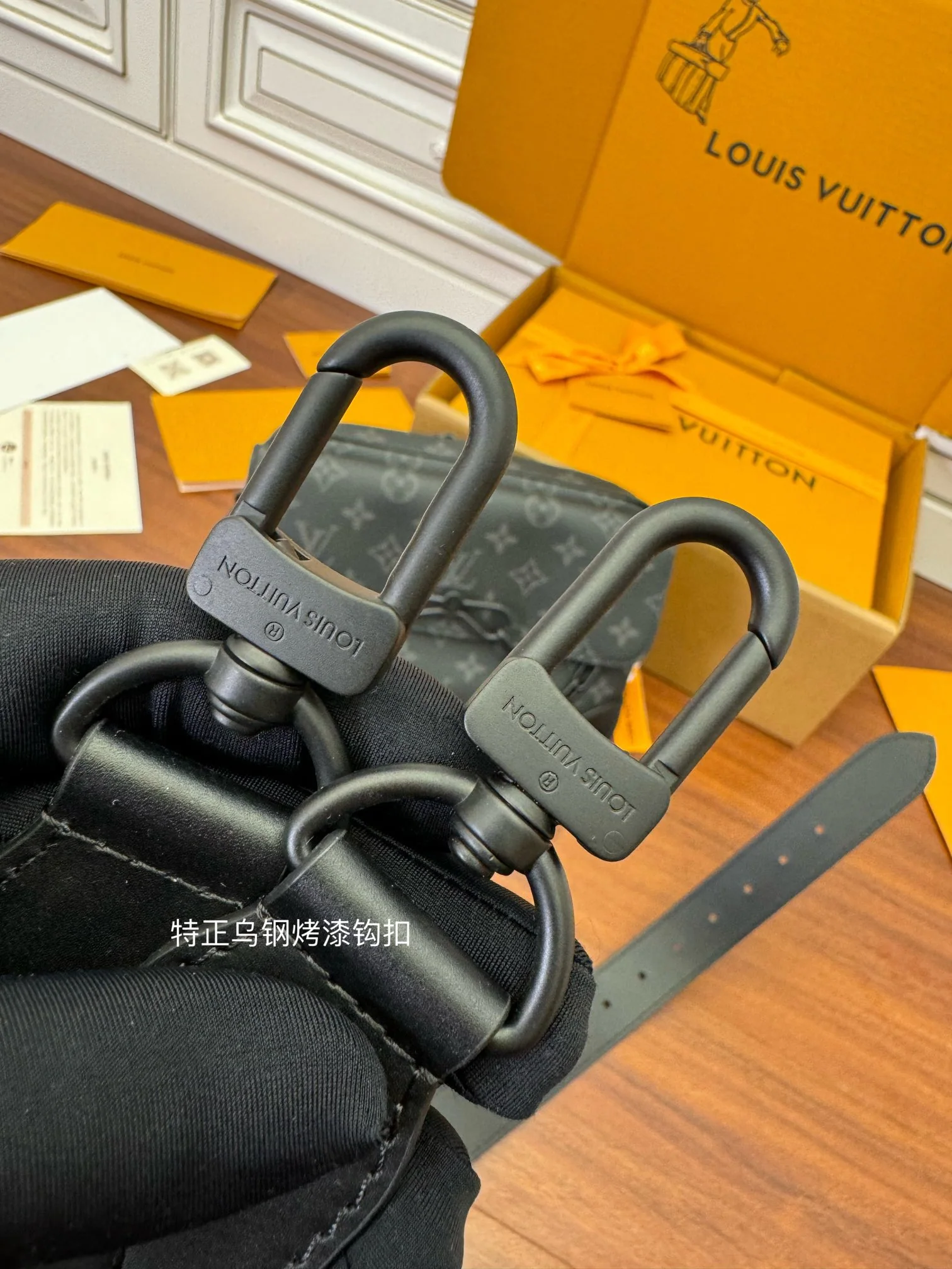 루이비통 M46795 가죽 가방 상세 이미지 2