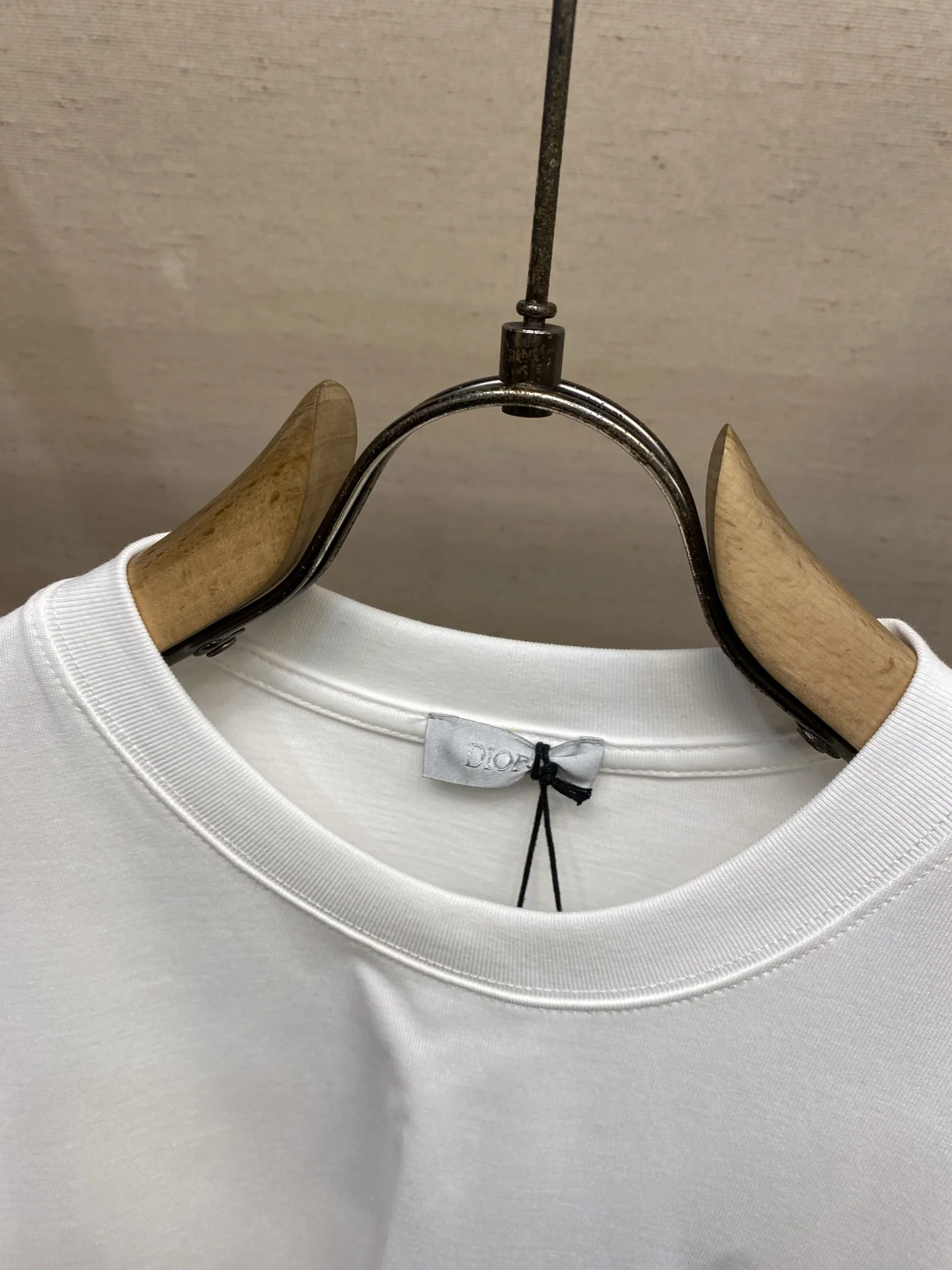 디올 자수 크루넥 코튼 반팔 티셔츠 1437 상세 이미지 4