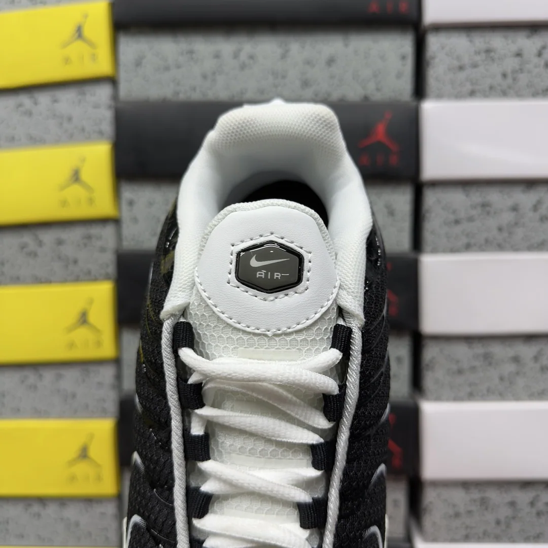 나이키 [BD] 에어 맥스 플러스 CT1094-102 201908 Nike Air Max Plus White Black Metallic 상세 이미지 2