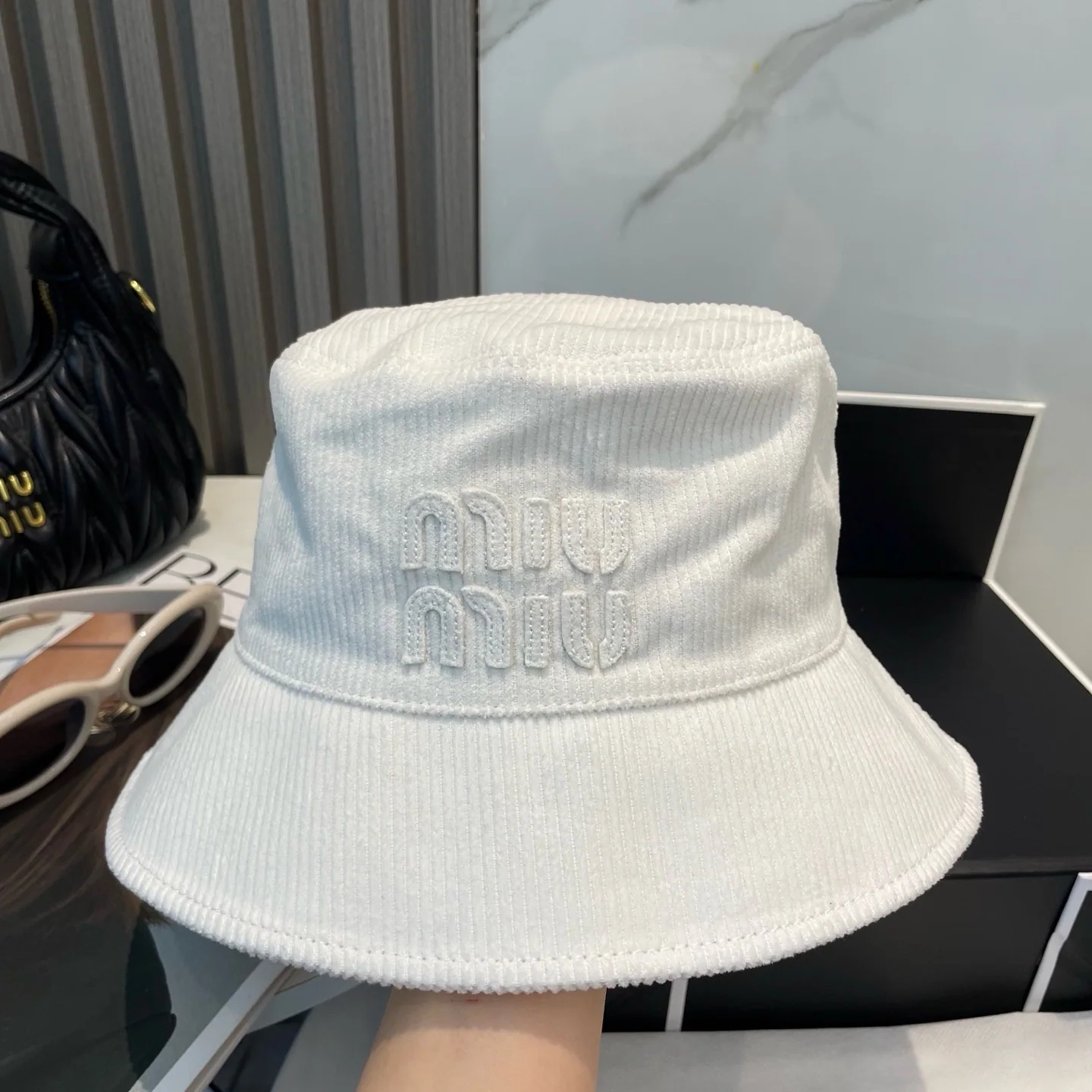 미우미우 코듀로이 피셔맨 캡 상세 이미지 1