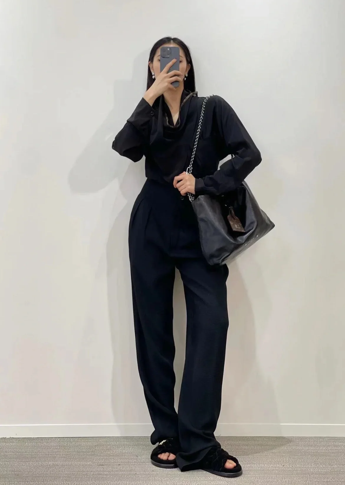 루이비통 블랙 가죽 가방 M11266 상세 이미지 2