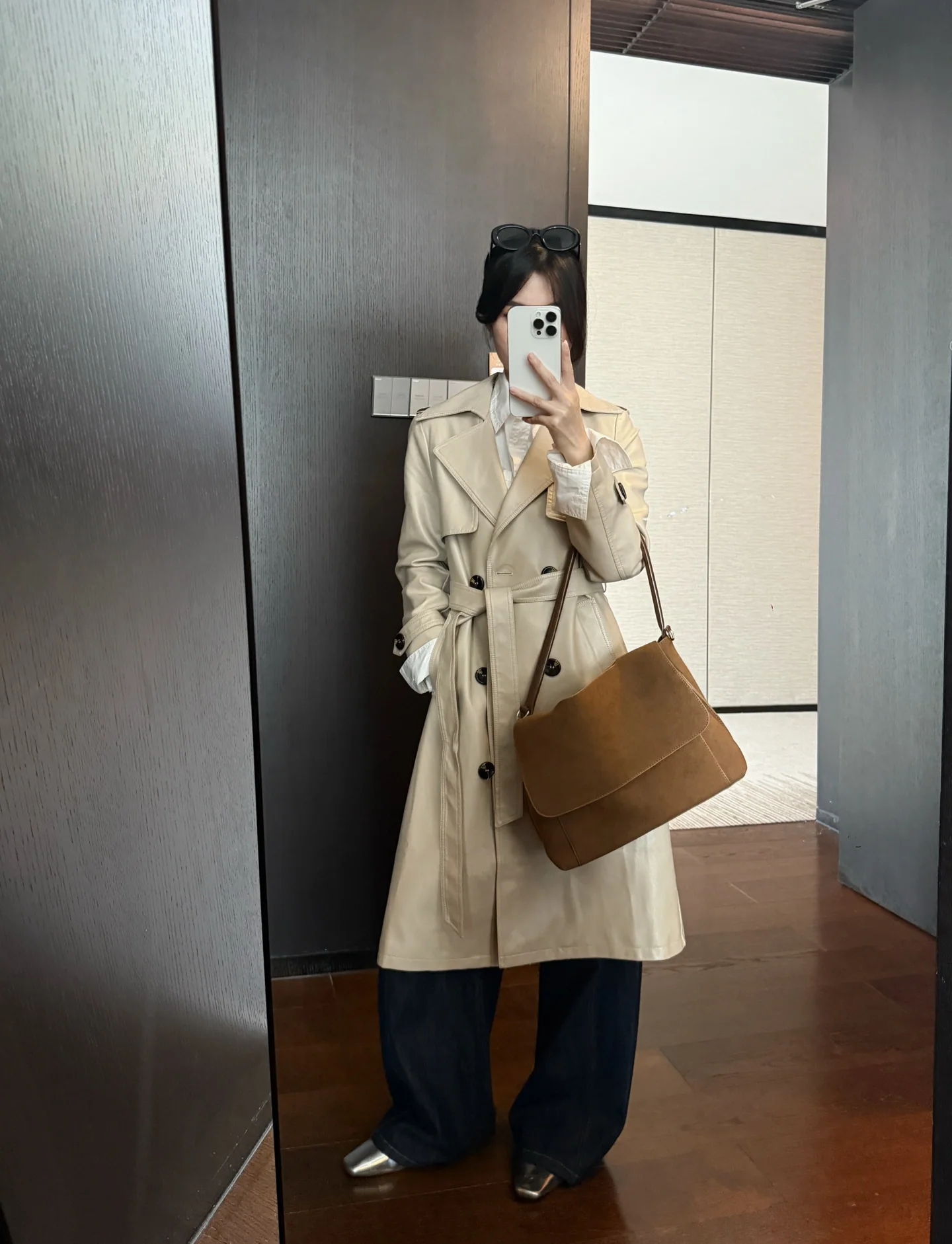 버버리 켄징턴 가죽 트렌치코트 여성 자켓 상세 이미지 2
