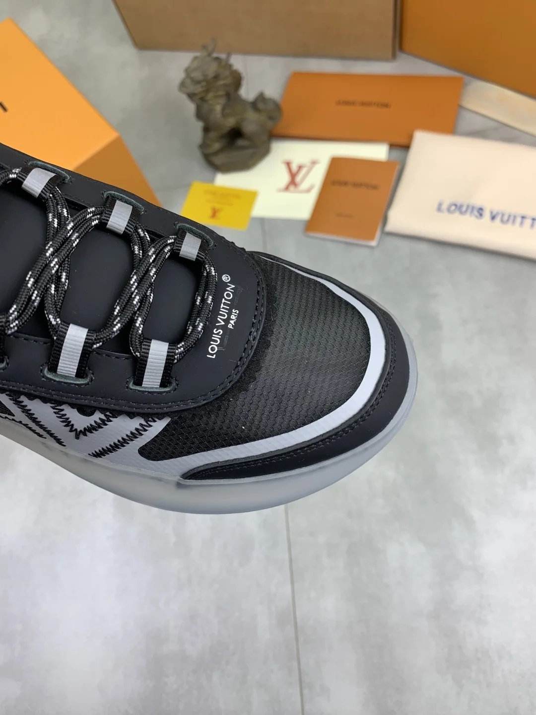 루이비통 LV 런 2.0 메시 스니커즈 상세 이미지 5