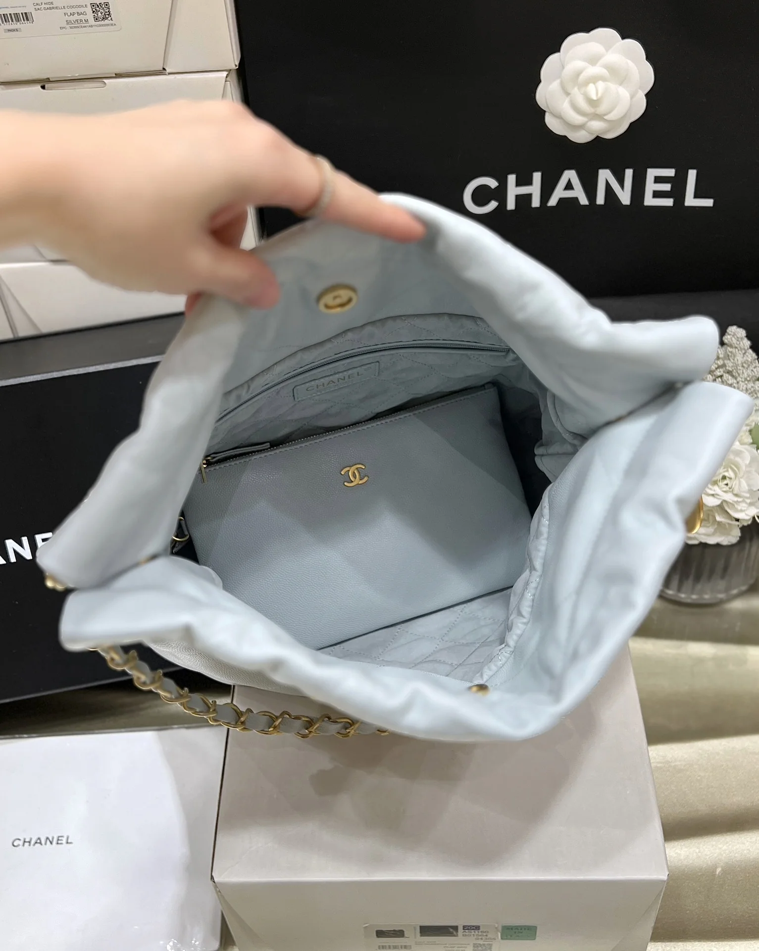 샤넬 에나멜 램스킨 체인 가방 상세 이미지 5