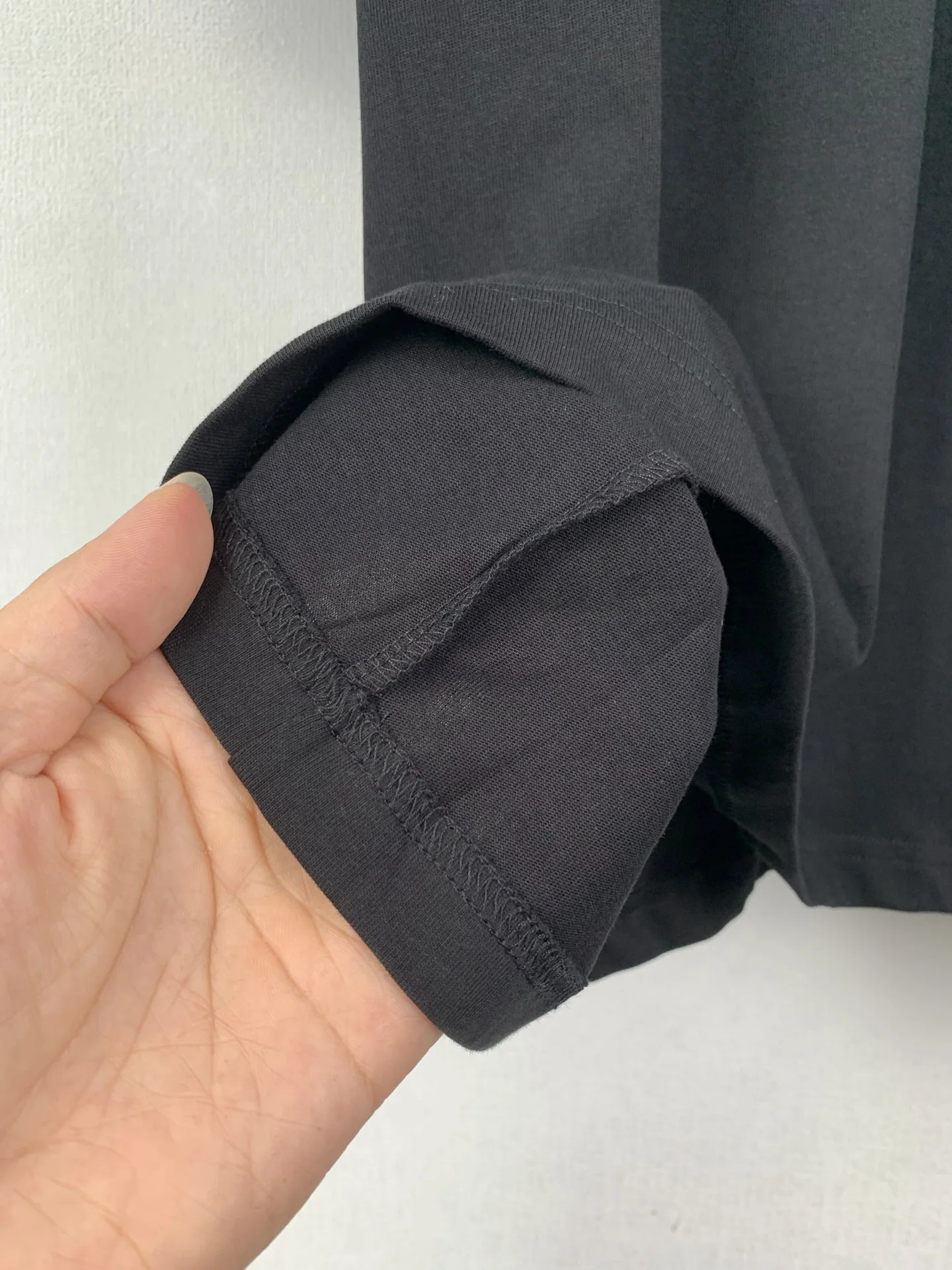 발렌시아가 로고 자수 남성 반팔 티셔츠 24FW 상세 이미지 9