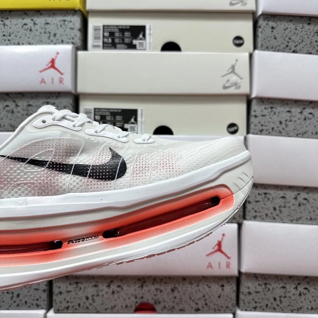 나이키 [5A] 보메로 프리미엄 HQ2050-103 201611 Nike Vomero Premium White Bright Crimson 상세 이미지 3