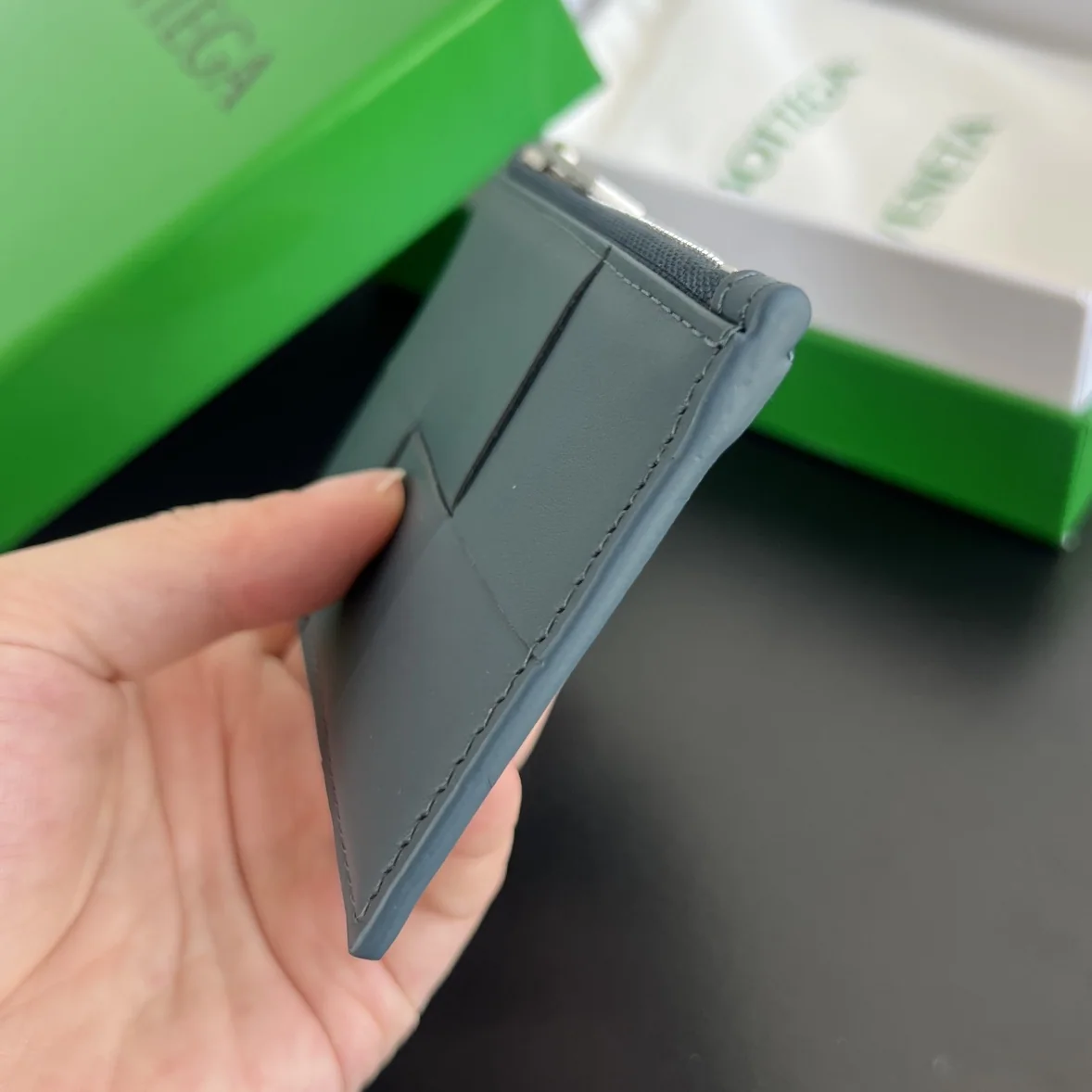 보테가베네타 대형 우븐 지퍼 카드 지갑 4594 상세 이미지 4