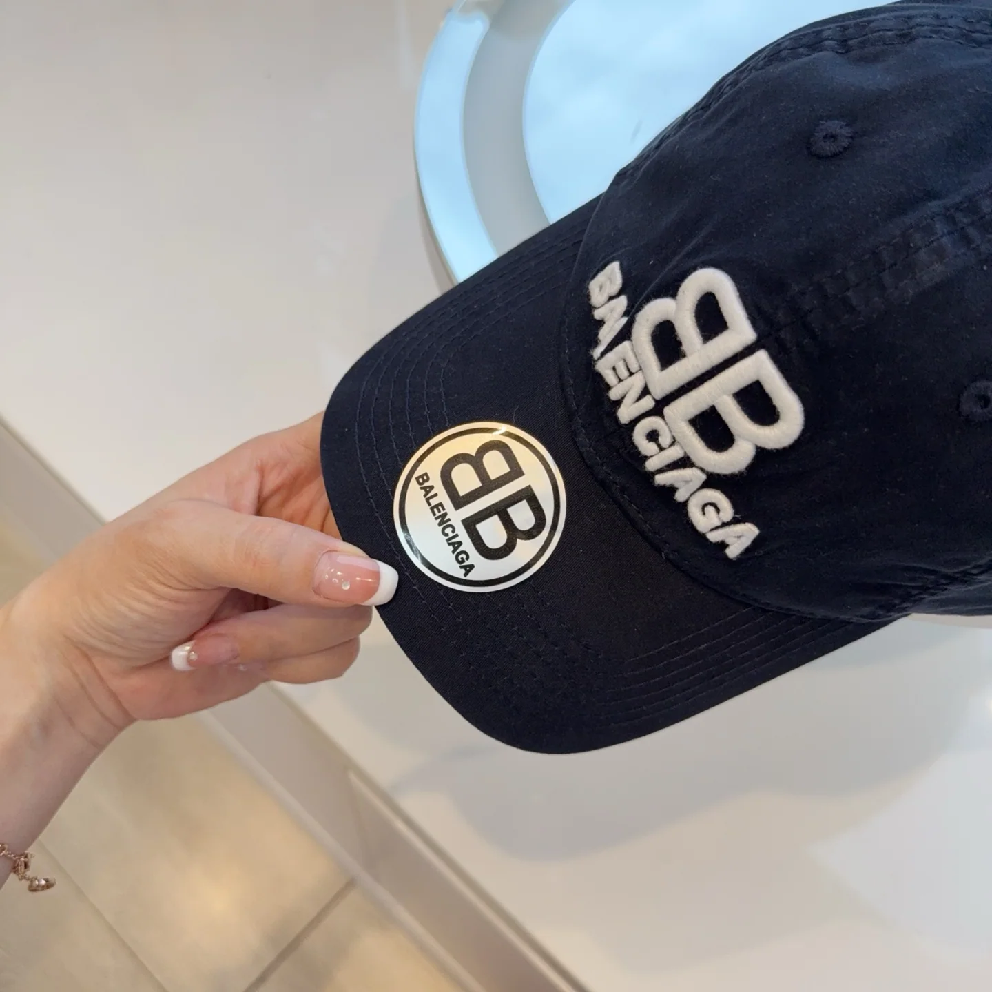 발렌시아가 워시드 코튼 자수 피셔맨 햇 상세 이미지 3
