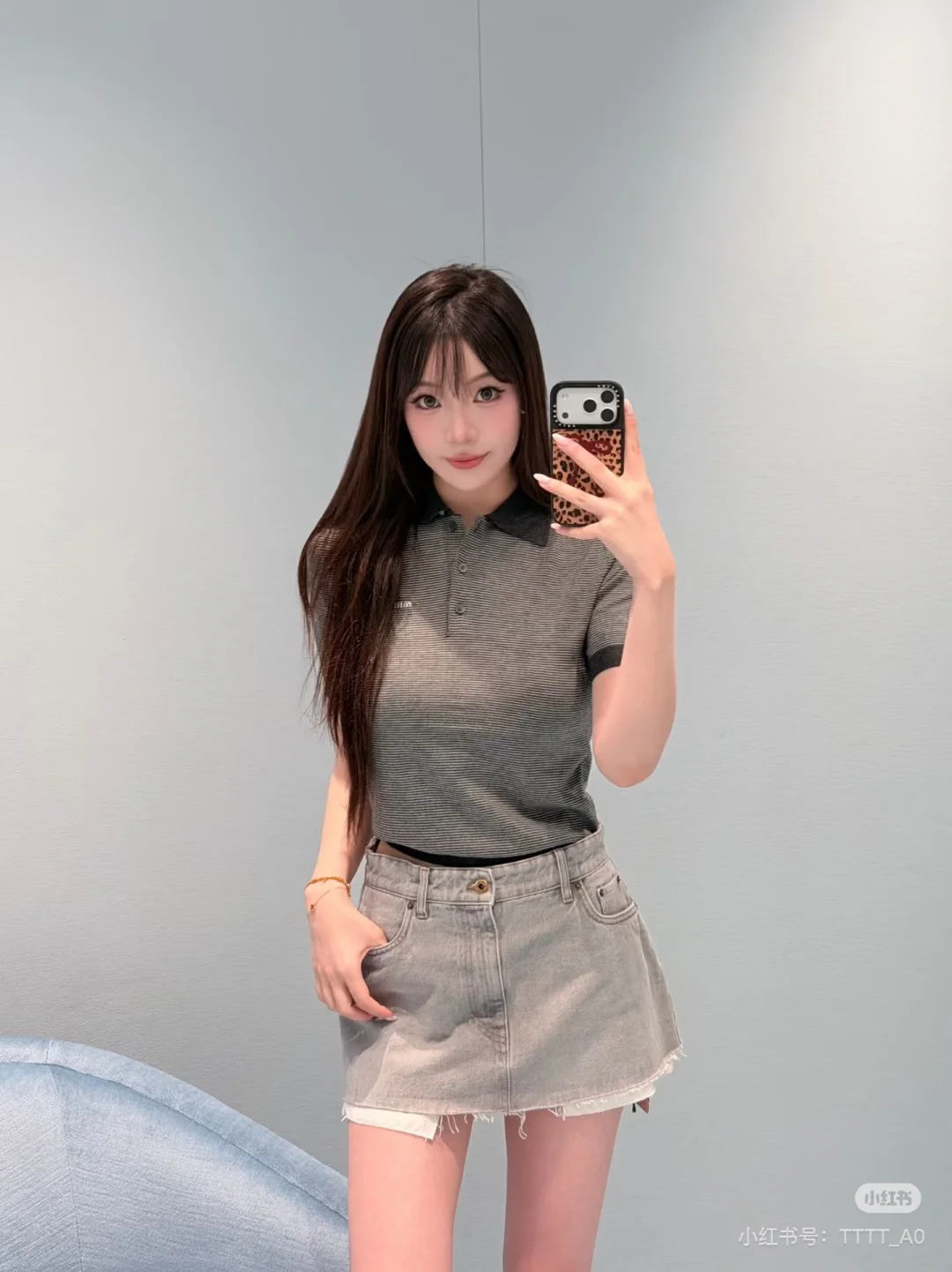미우미우 그레이 스트라이프 카라 반팔 티셔츠 상세 이미지 3