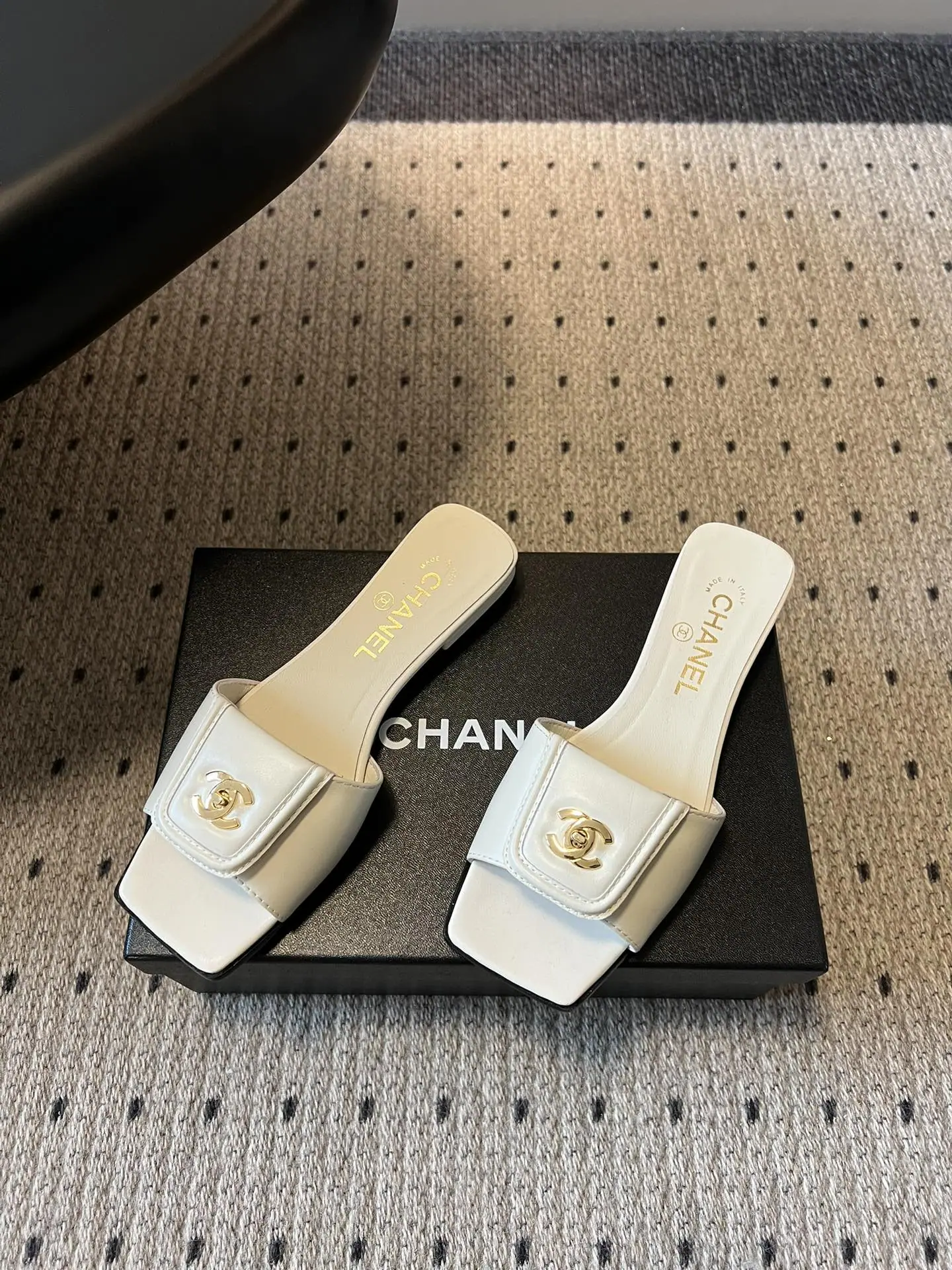 샤넬 더블 C 스퀘어 토 샌들 상세 이미지 2