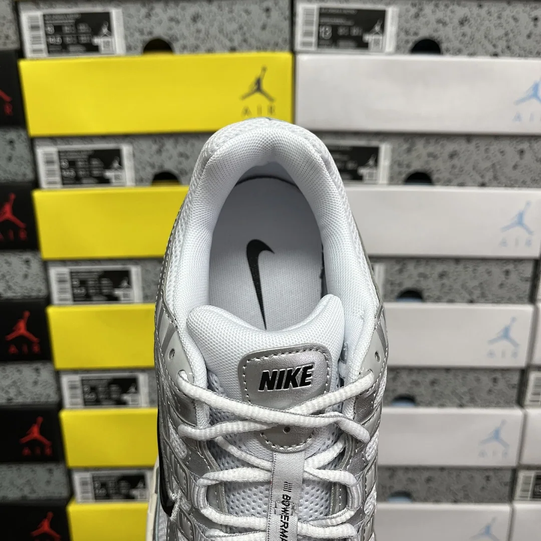 나이키 [CS] P 6000 CD6404-105 201531 Nike P-6000 White Metallic Silver Flat Black 상세 이미지 5