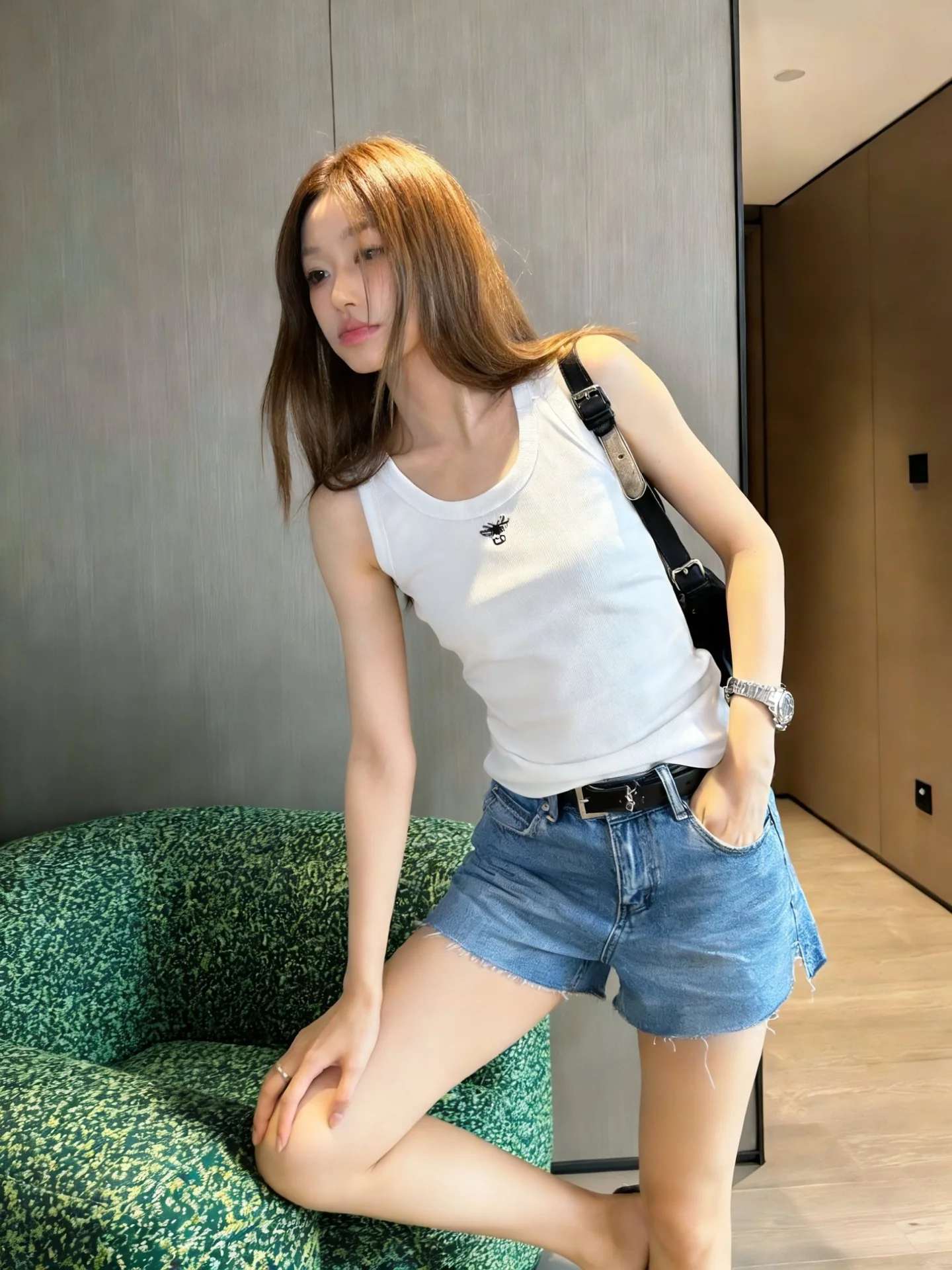 디올 벌 자수 리브 반팔 티셔츠 상세 이미지 8