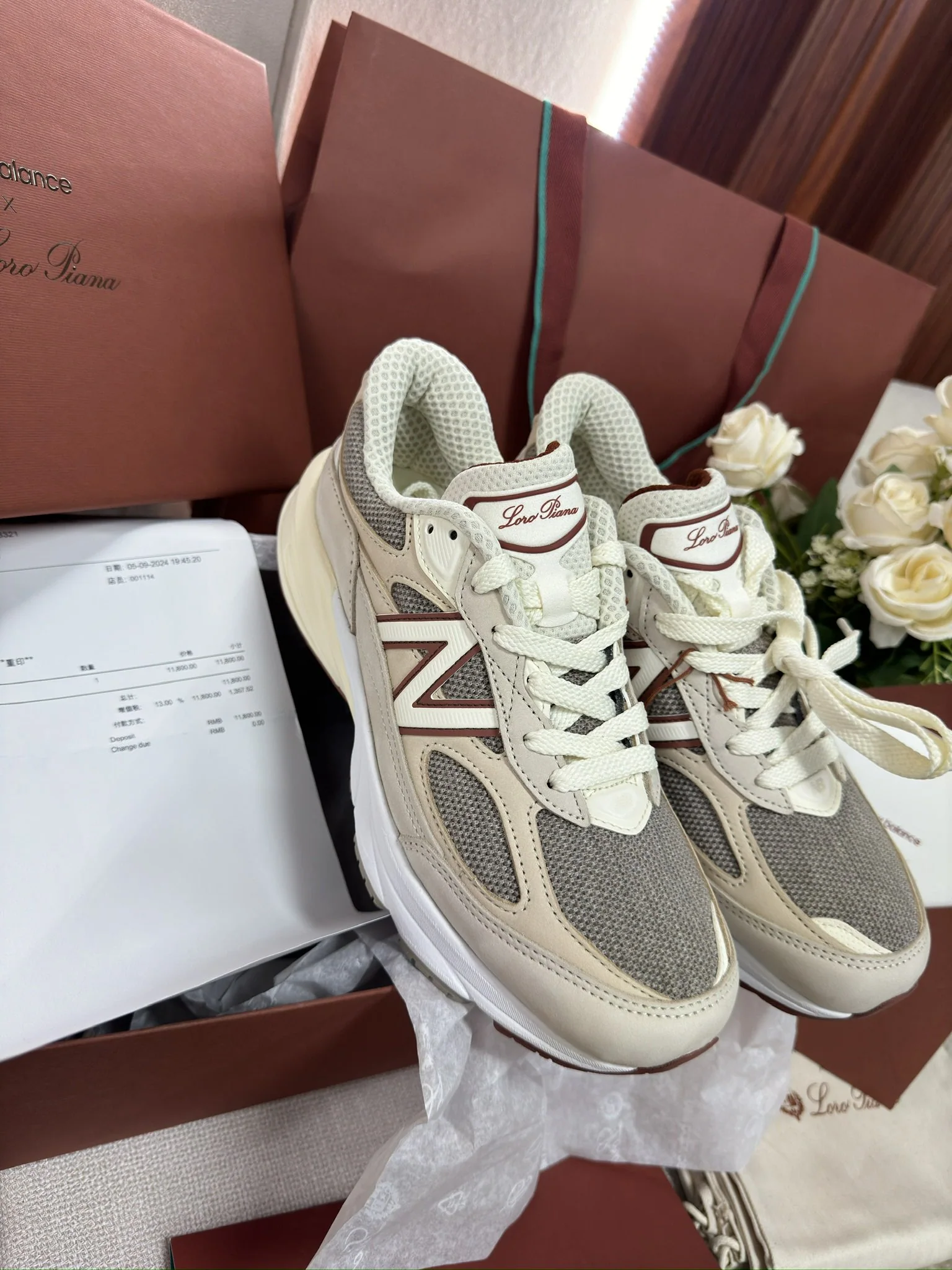 로로피아나 한정 콜라보레이션 스니커즈 상세 이미지 2