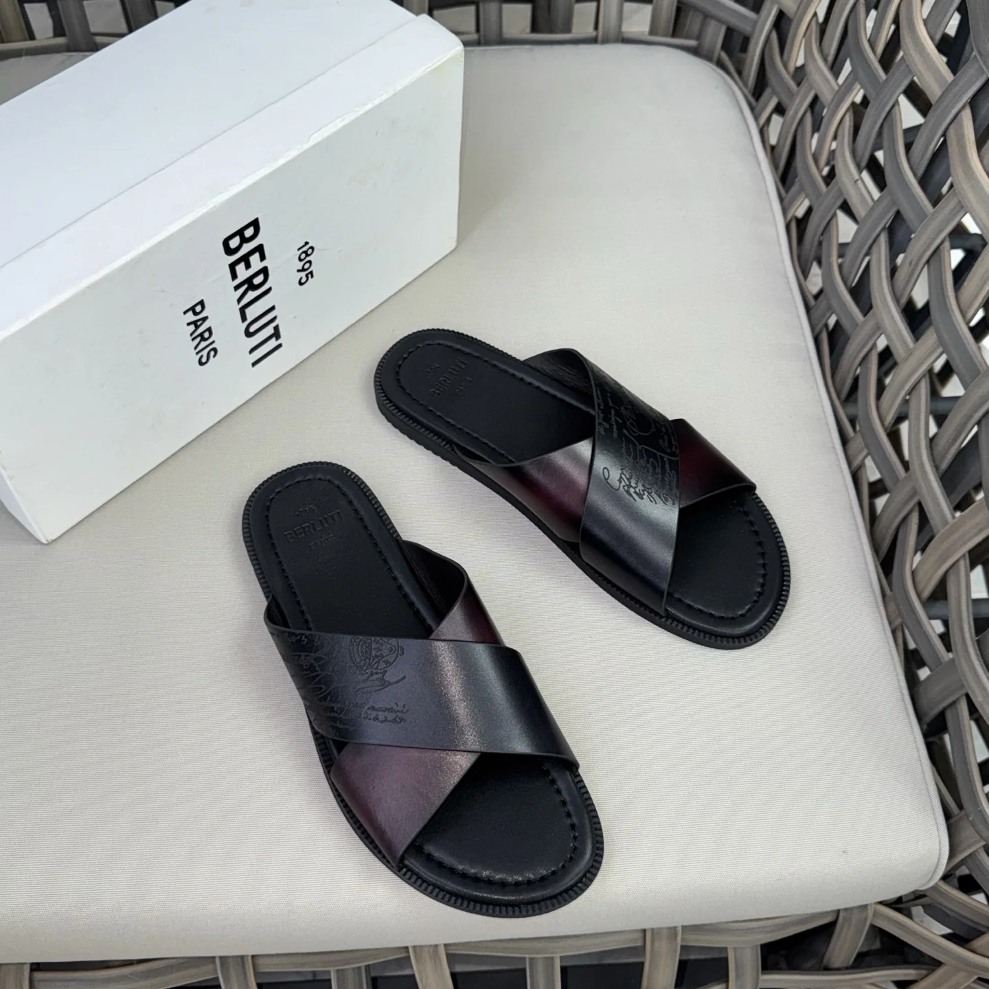 벨루티 색상변화 송아지가죽 샌들 상세 이미지 3