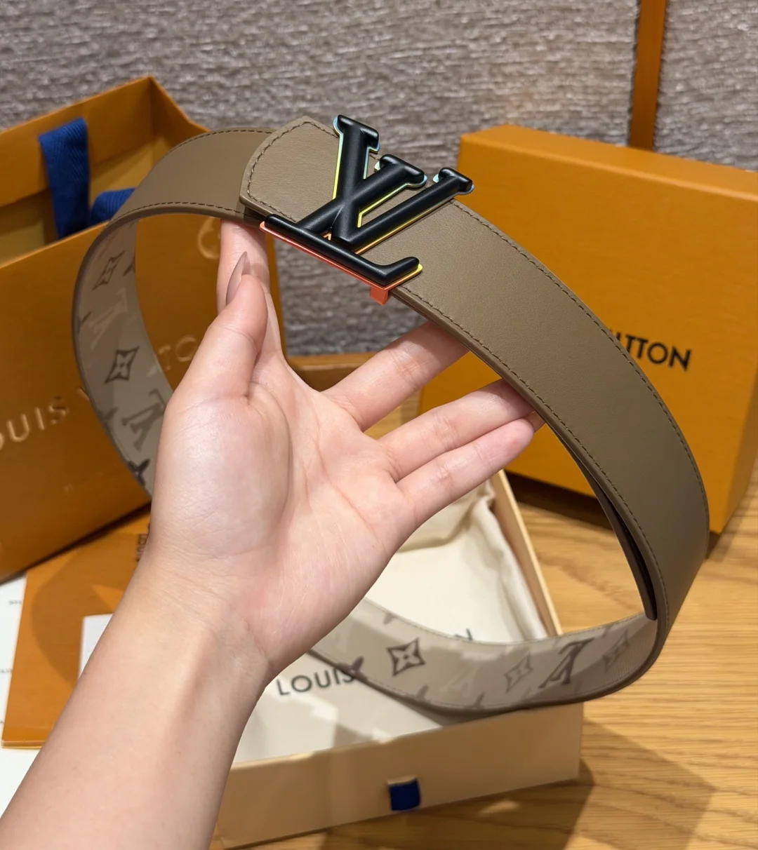 루이비통 디멘션 40mm 리버시블 벨트 상세 이미지 5