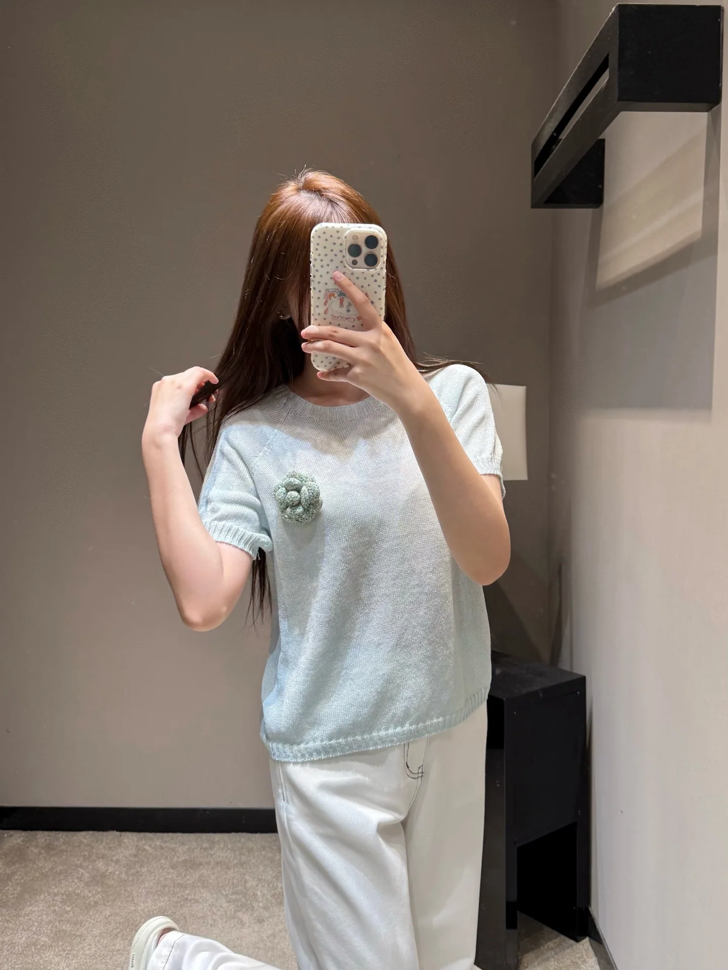 샤넬 카멜리아 브로치 라이트 블루 반팔 니트 티셔츠 상세 이미지 7