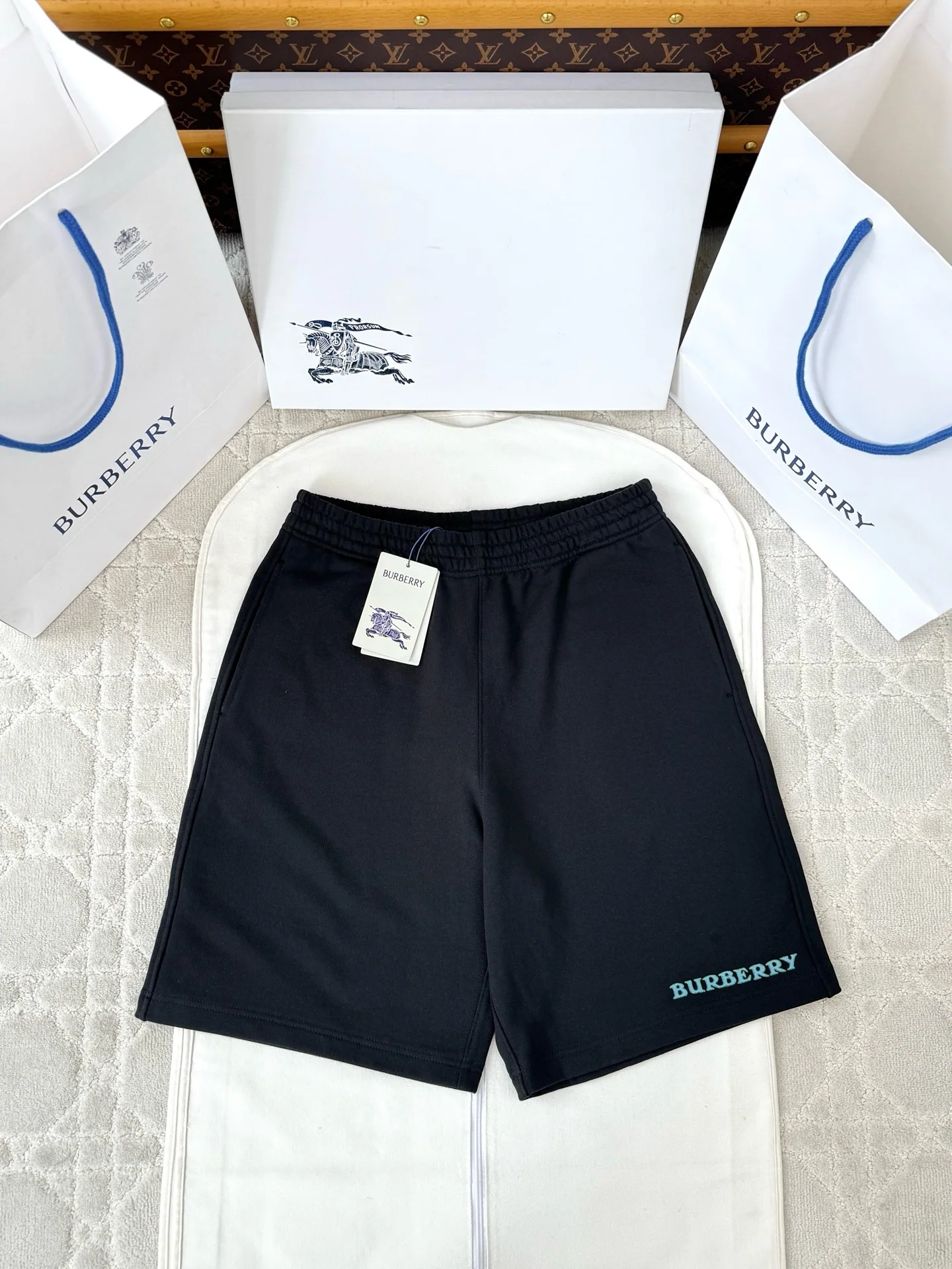 버버리 포켓 로고 홀스 프린트 여성 반바지 상세 이미지 1