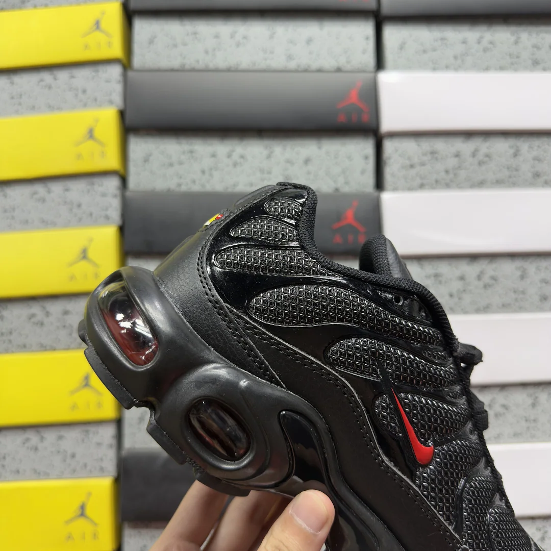 나이키 [BD] 에어 맥스 플러스 DO6383-001 201863 Nike Air Max Plus Metal Mesh Black Red 상세 이미지 2