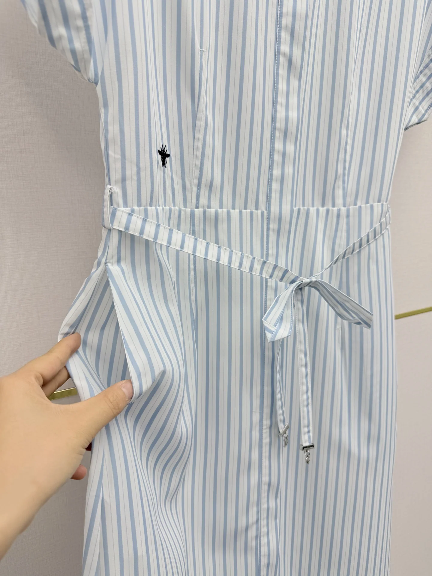 디올 스탠드 카라 스트라이프 리본 원피스 26 SS 상세 이미지 5