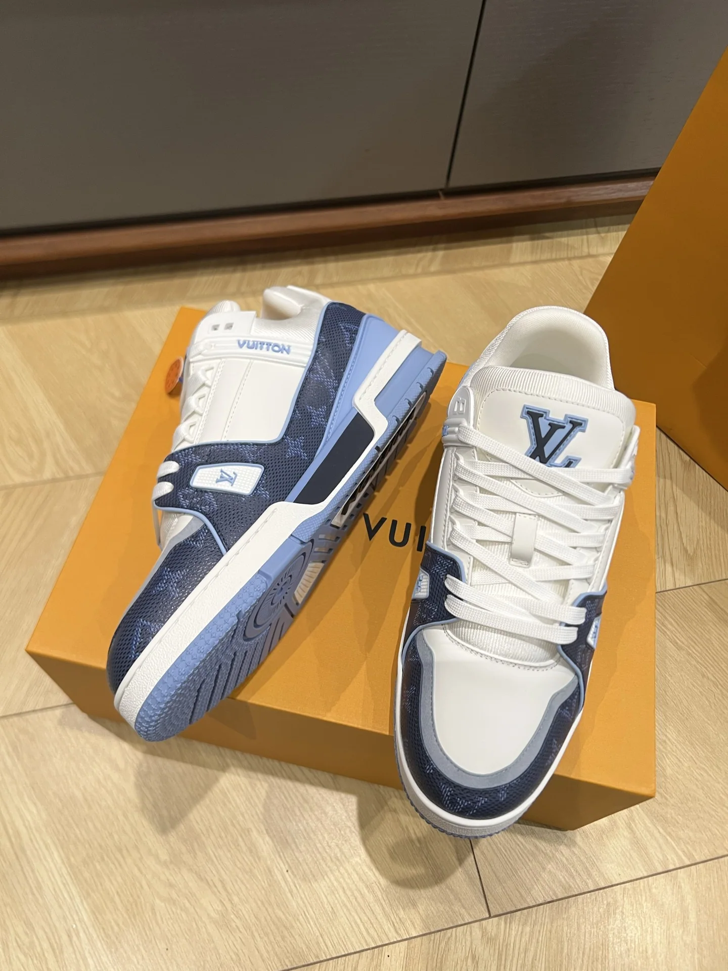 루이비통 LV 26 데님 컬러웨이 트레이너 신발 상세 이미지 7