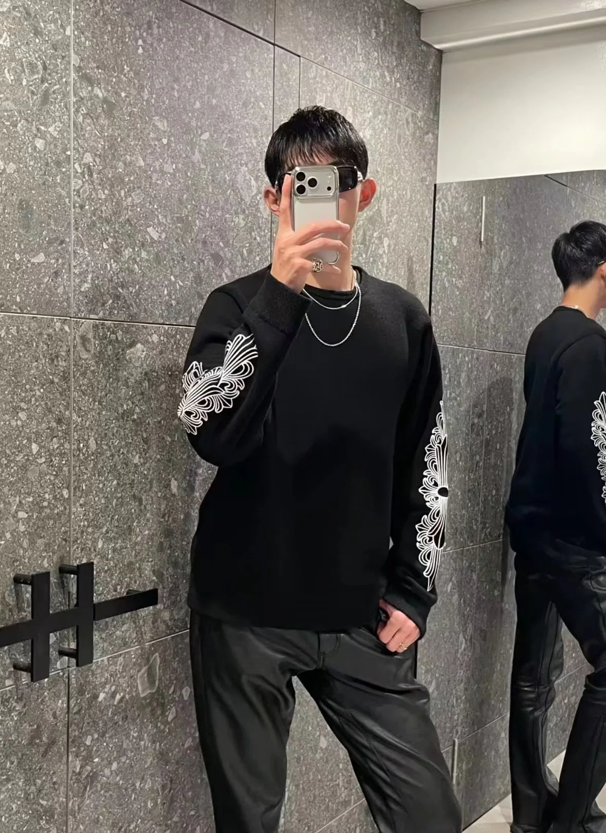 크롬하츠 자수 캐시미어 남성 긴팔 스웨터 상세 이미지 3
