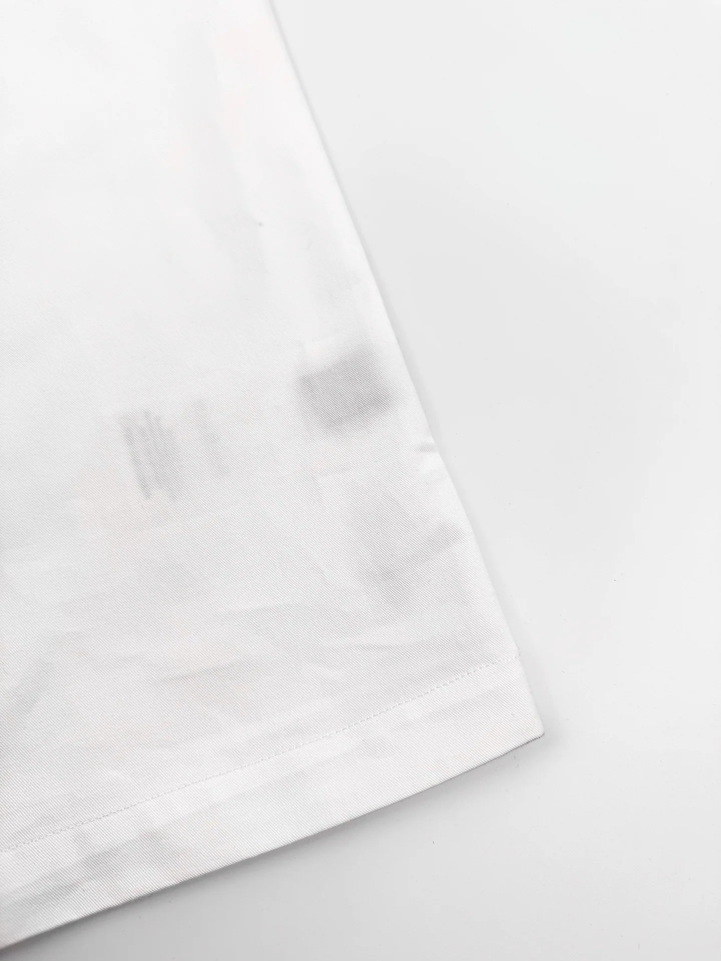 루이비통 엠보스 모노그램 포켓 실크 긴팔 셔츠 상세 이미지 8