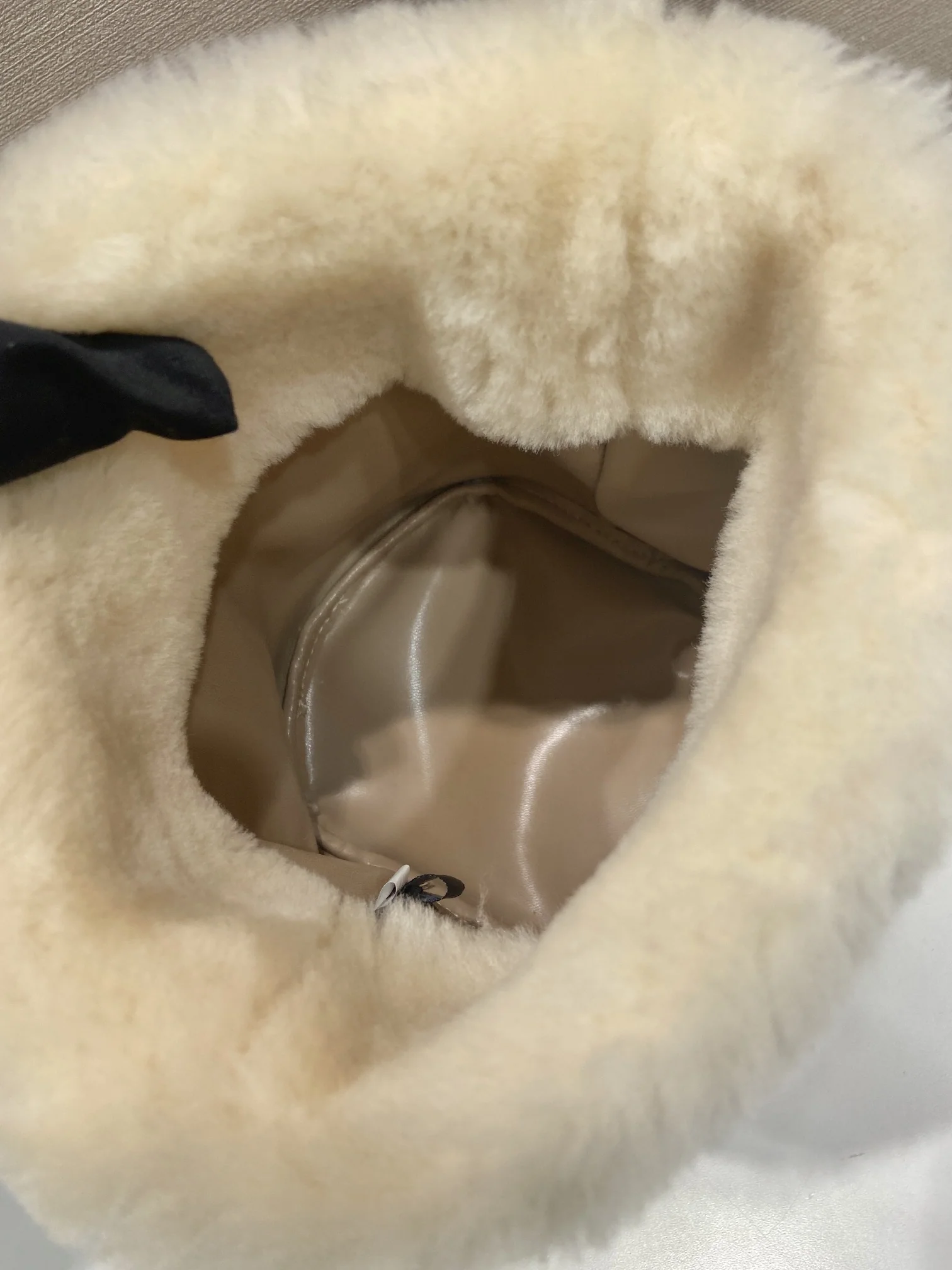 프라다 울 소재 버킷백 1BE088 상세 이미지 8