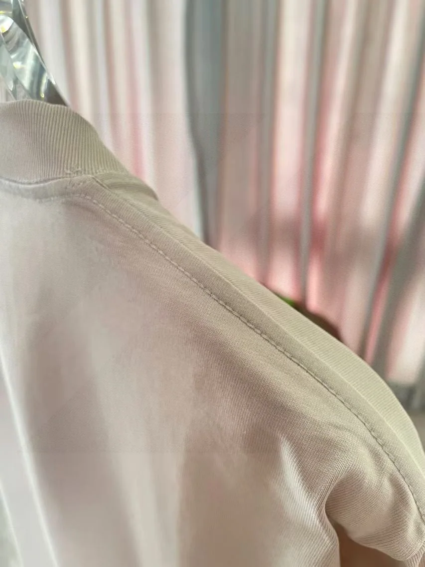 프라다 맞춤 로고 프린트 유니섹스 반팔 티셔츠 상세 이미지 5