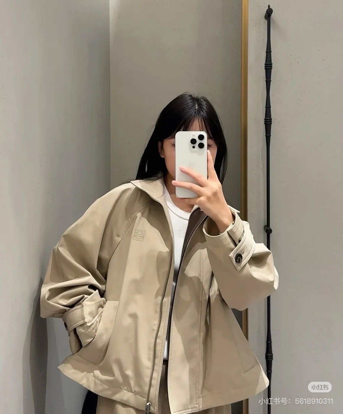 로에베 카키 블록 가죽 벨트 여성 자켓 상세 이미지 7