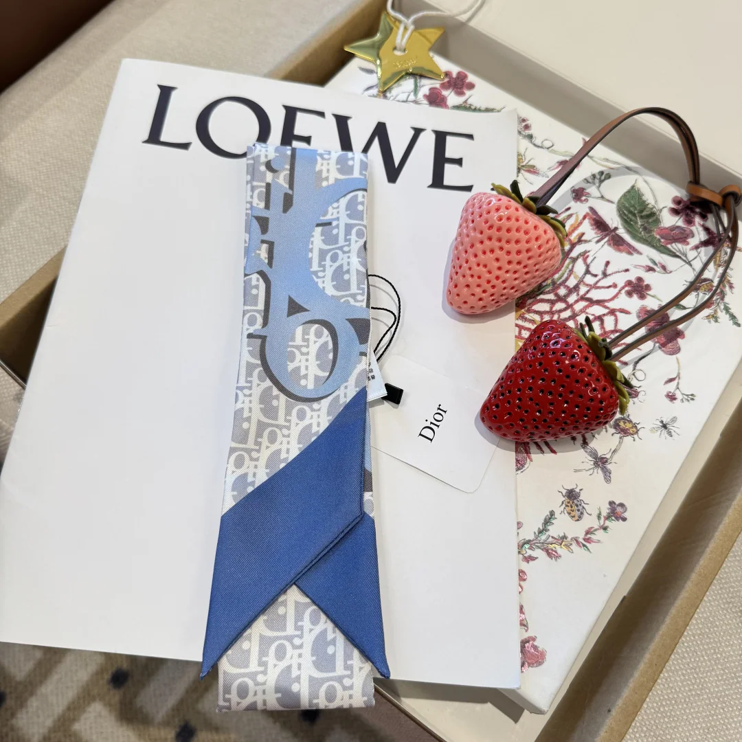 디올 인피니 멀티컬러 실크 트윌 스카프 상세 이미지 2