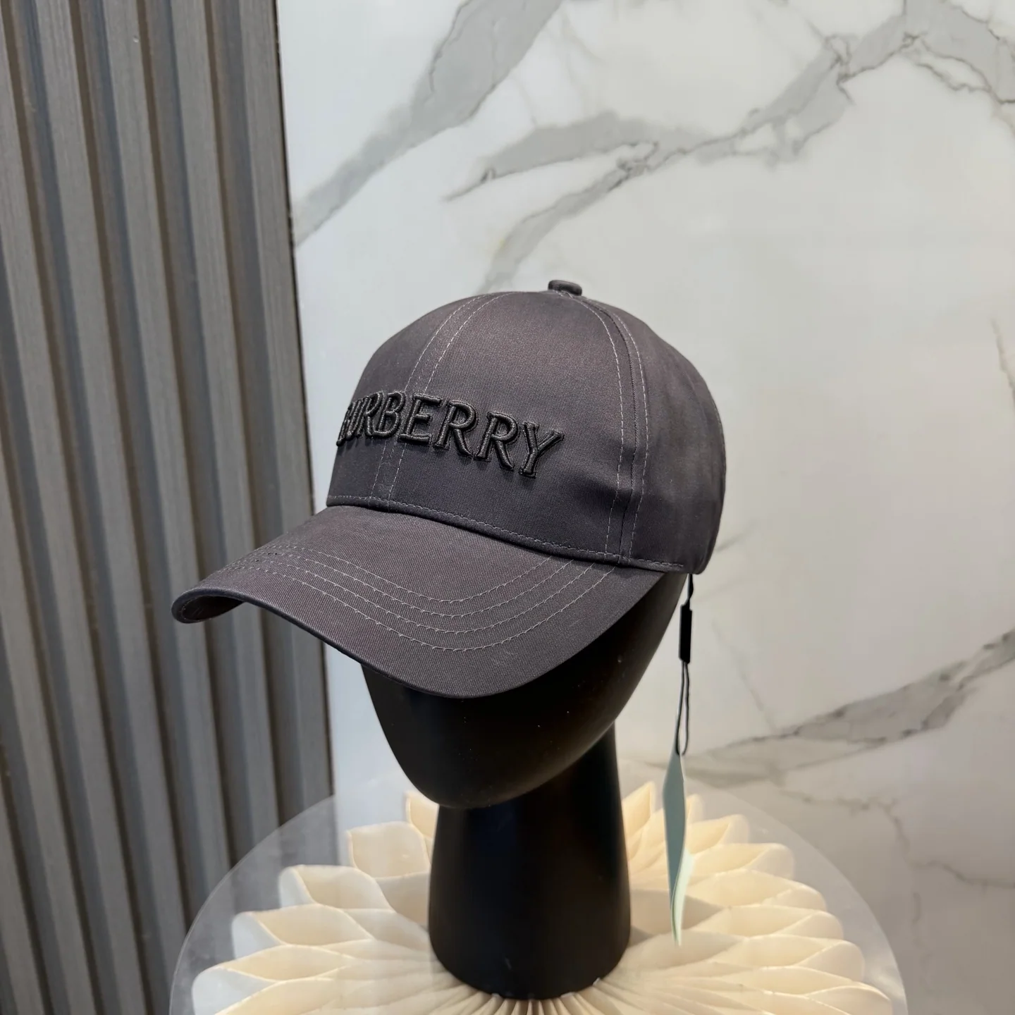 버버리 자수 베이스볼 캡 상세 이미지 1