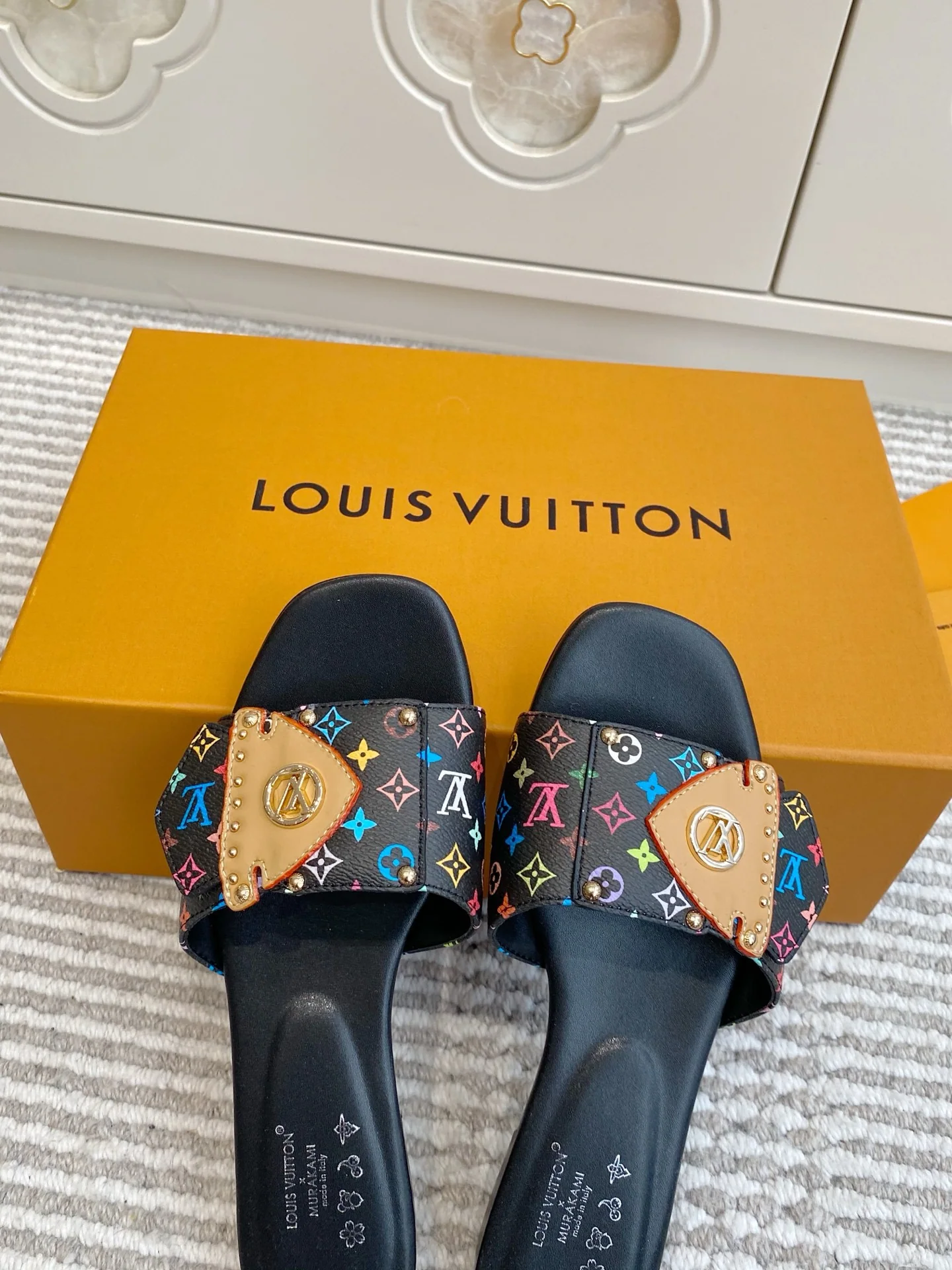 루이비통 락잇 모노그램 스터드 샌들 상세 이미지 6