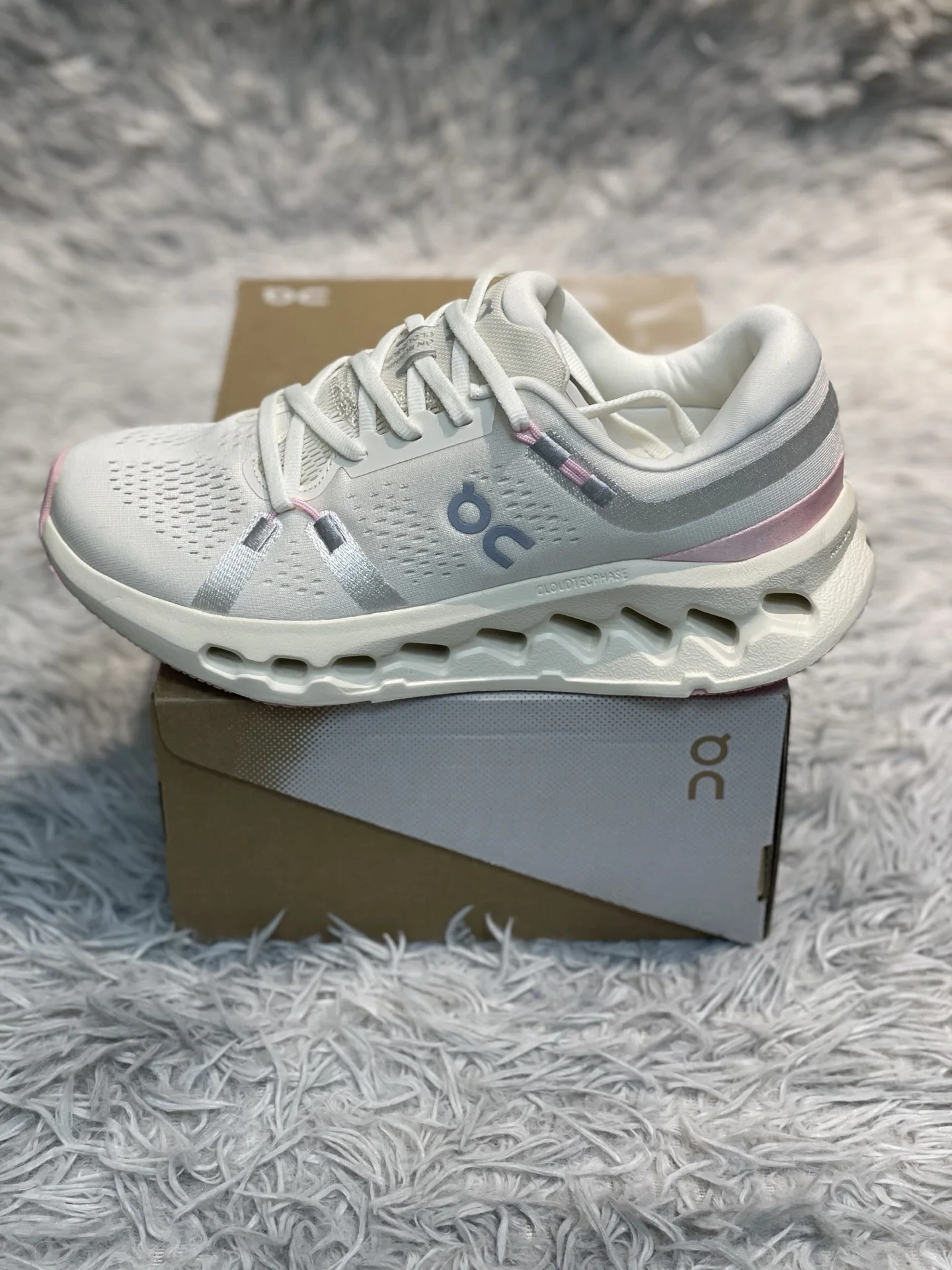 ON Cloudsurfer 2 여성용 신발 상세 이미지 8