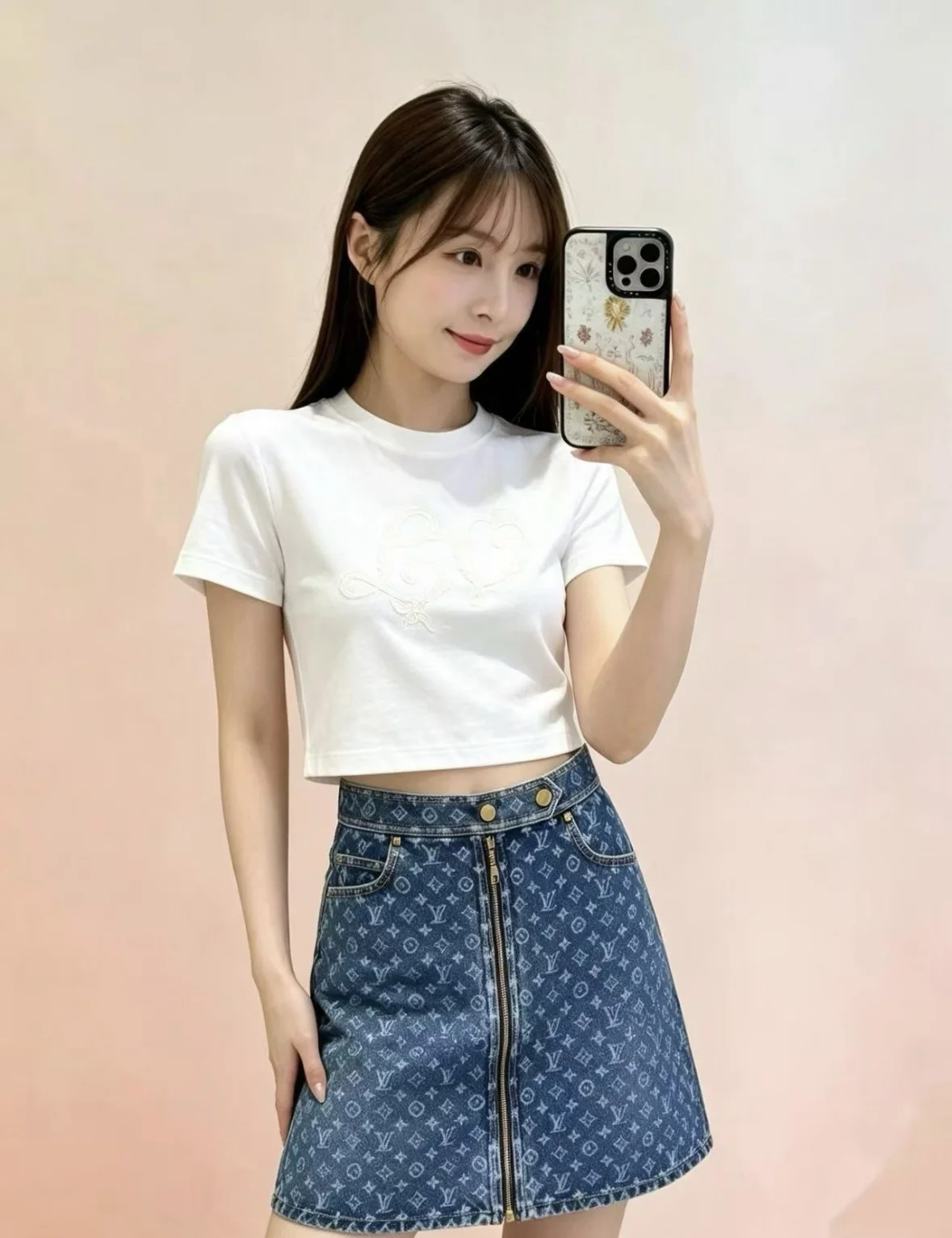 루이비통 자수 크롭 반팔 티셔츠 상세 이미지 4