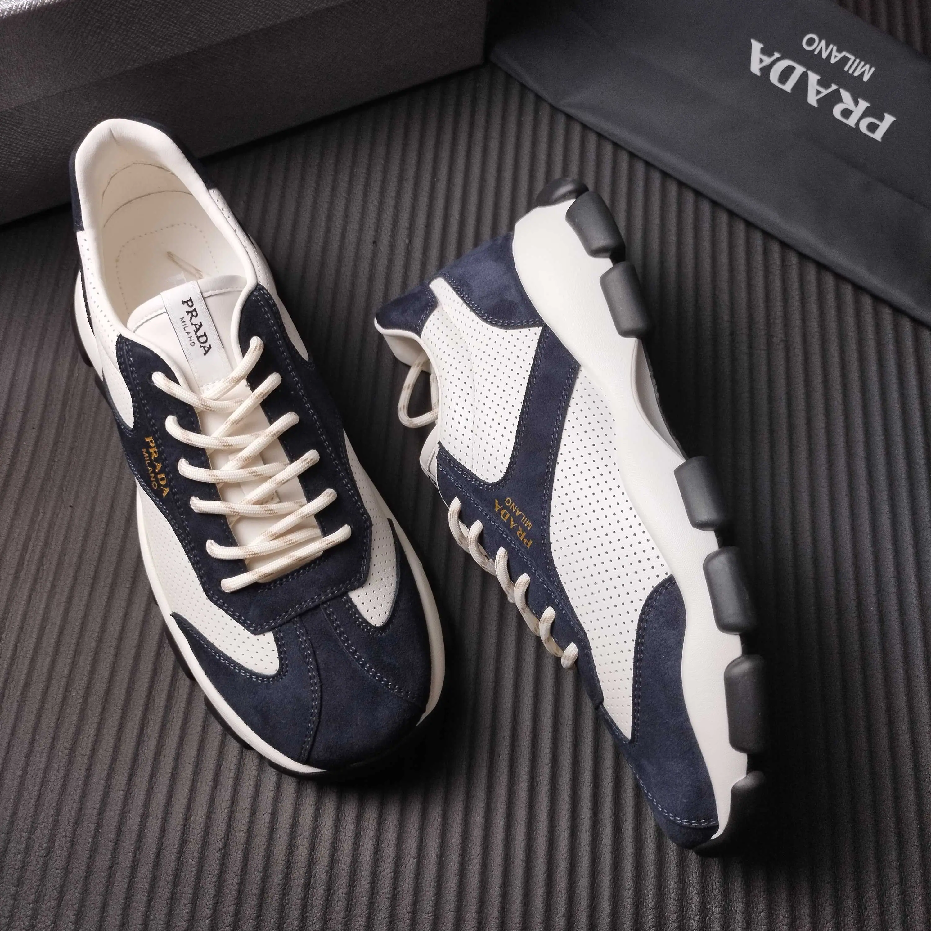 루이비통 화이트 오키드 남성 신발 상세 이미지 2