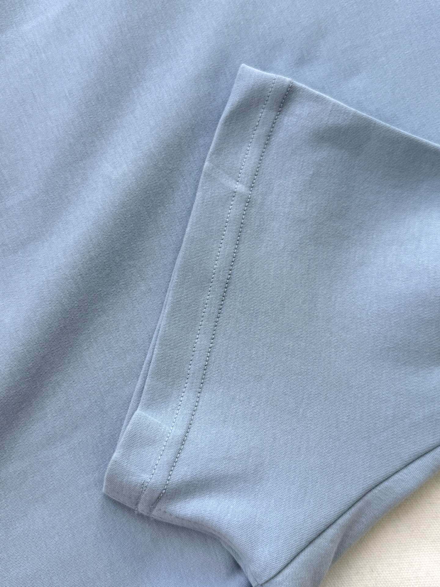 로로피아나 미니멀 자수 로고 크루넥 반팔 셔츠 상세 이미지 7