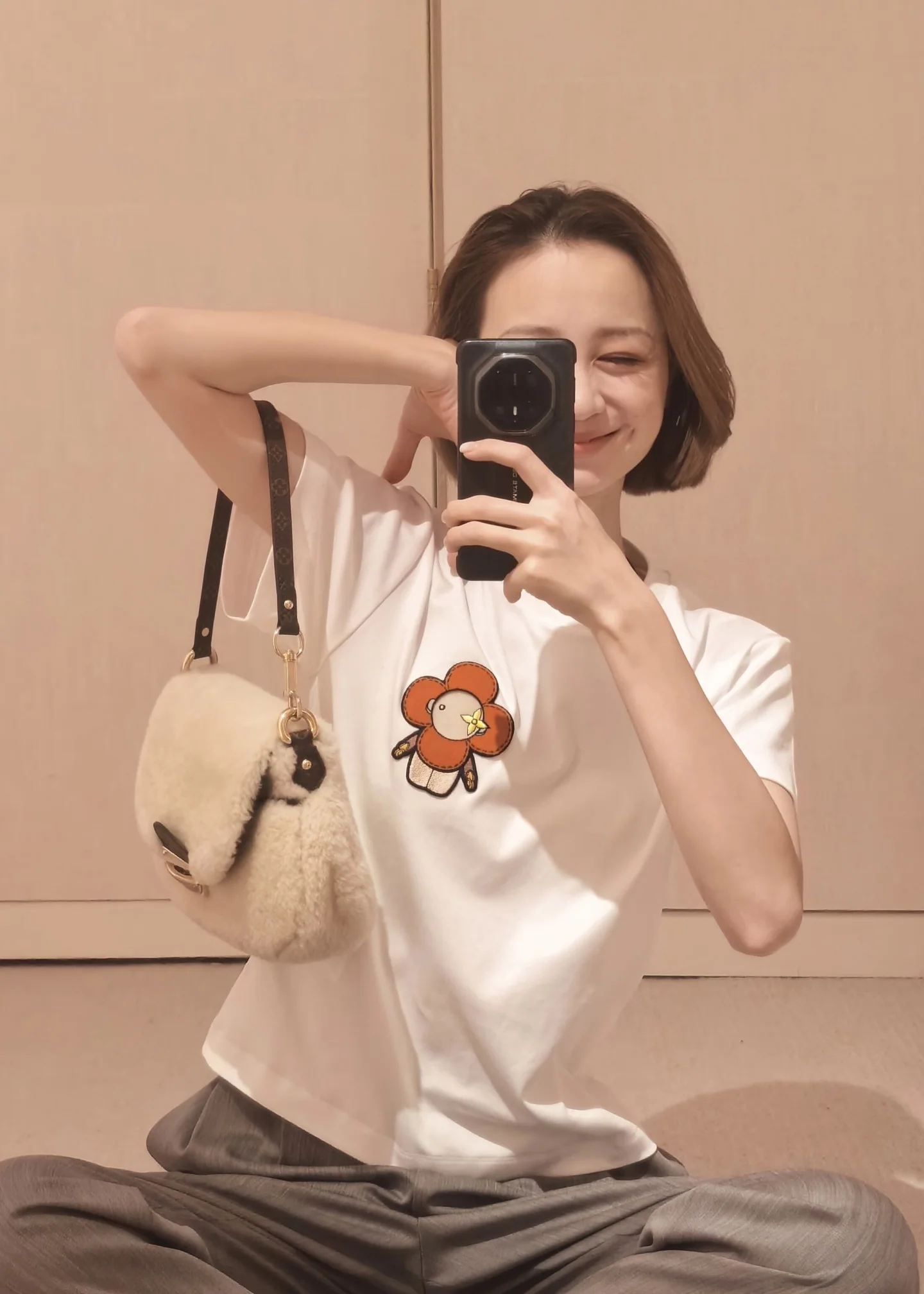 루이비통 칫솔 자수 크루넥 반팔 티셔츠 2026 SS 상세 이미지 5