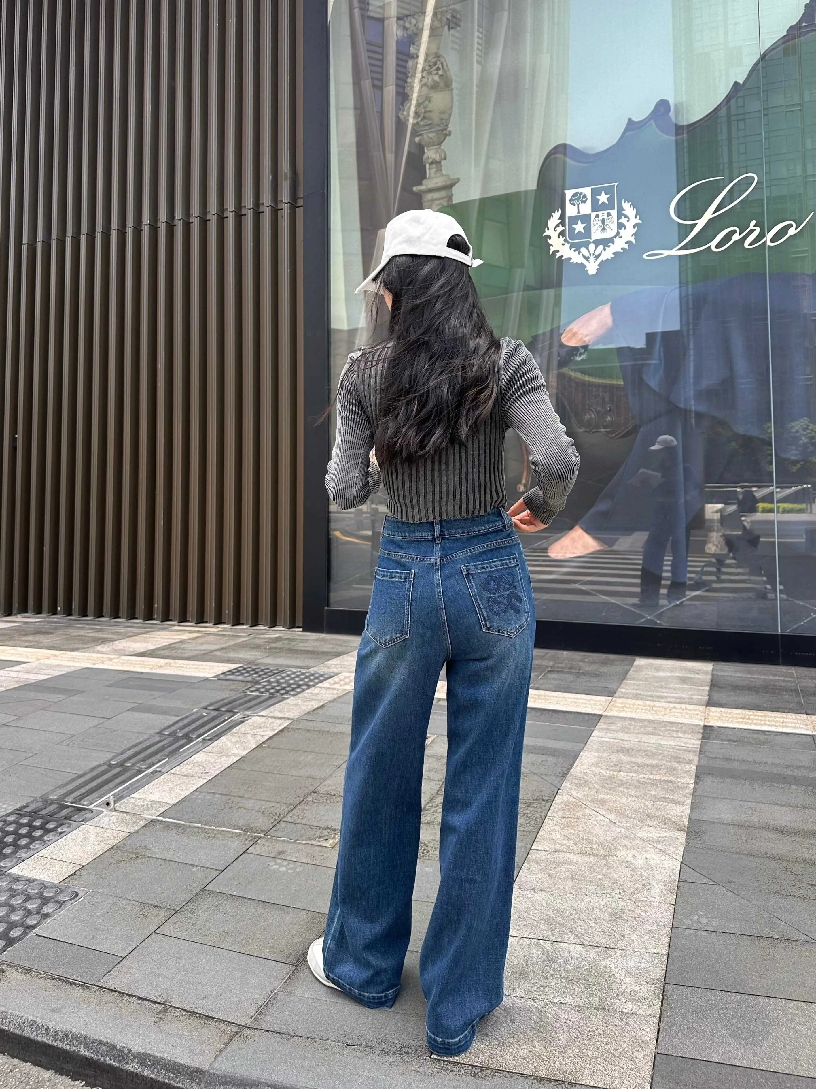 로에베 스퀘어 라인스톤 장식 여성 바지 상세 이미지 2