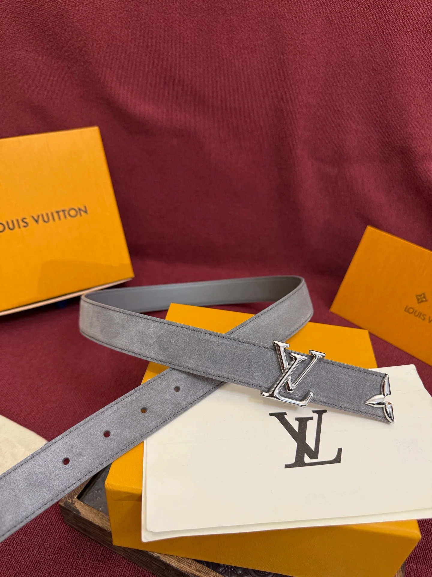 루이비통 LV 이니셜 골드 버클 스웨이드 벨트 상세 이미지 7