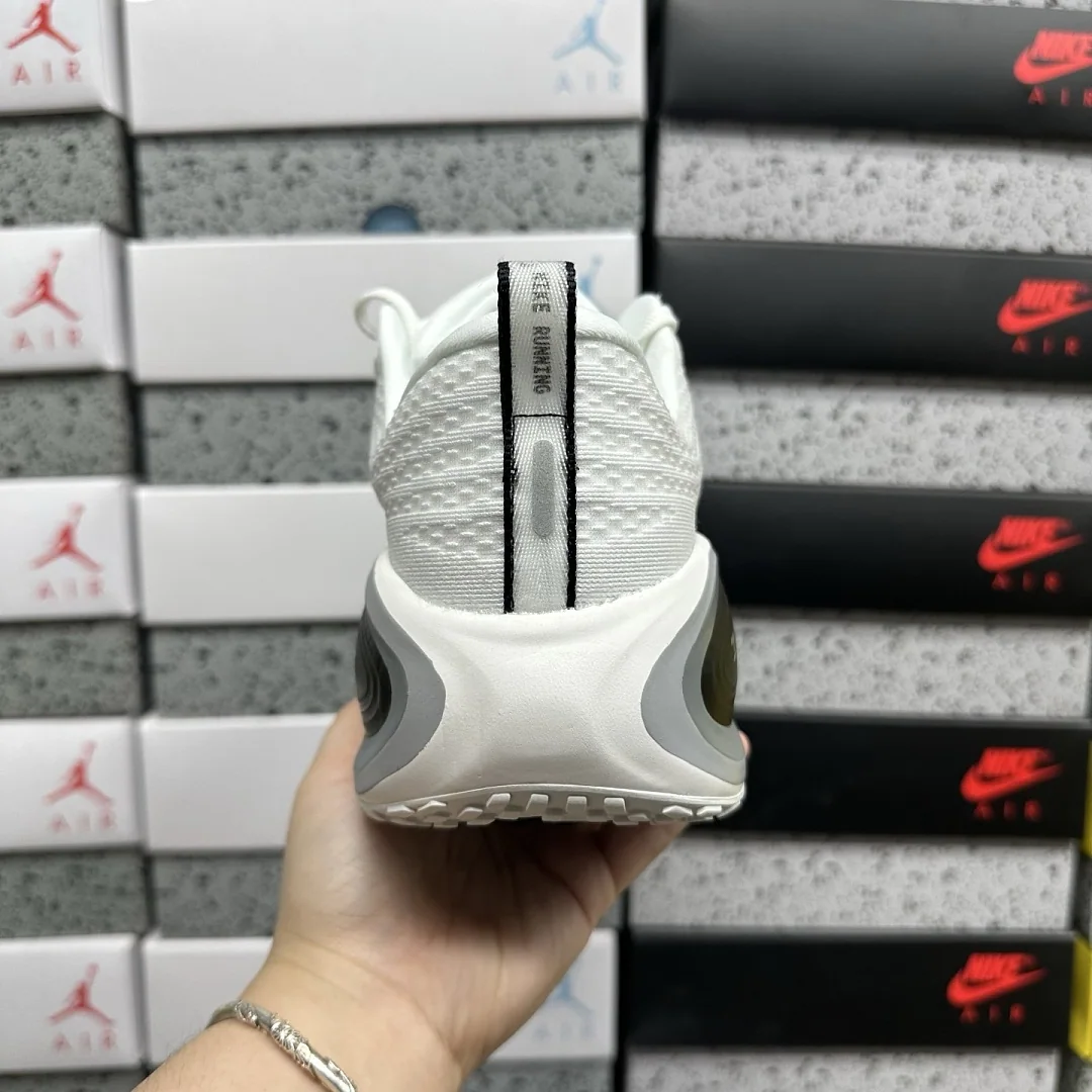나이키 [XY] 보메로 플러스 II7181-102 201718 Nike Vomero Plus White Black Cool Grey 상세 이미지 3
