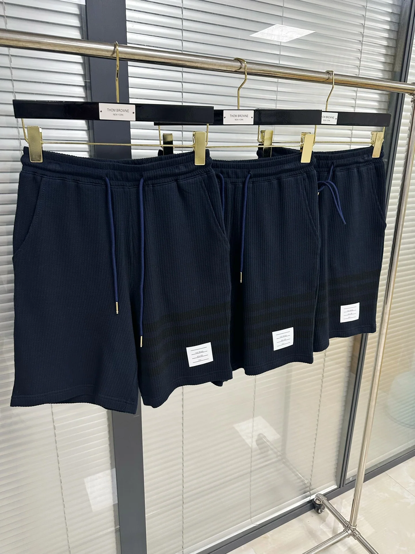 톰브라운 남성 니트 레플리카 46762 Thom Browne Shorts 상세 이미지 4