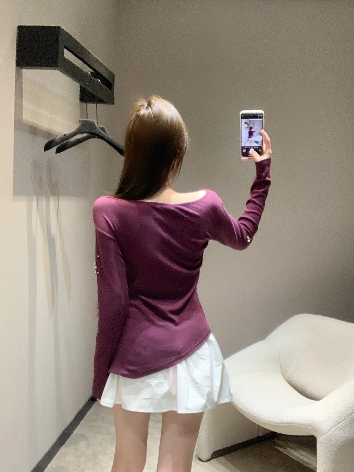 미우미우 큐빅 장식 긴팔 티셔츠 여성의류 2026 SS 상세 이미지 3