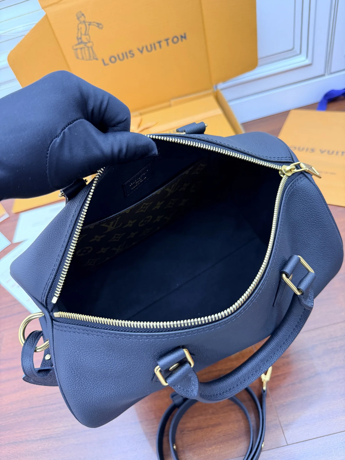 루이비통 다이아몬드 패턴 가죽 가방 M24891 상세 이미지 6