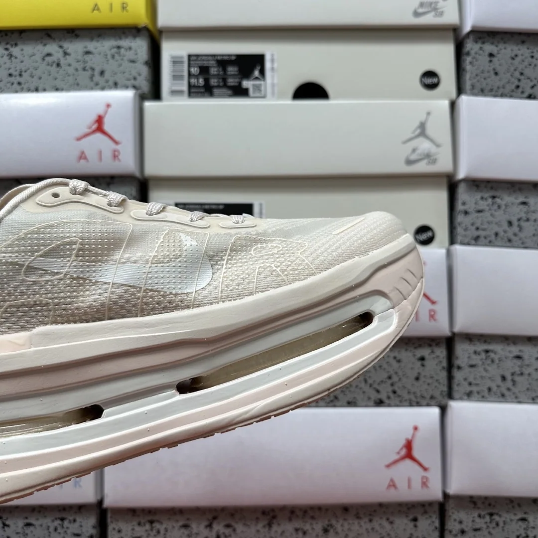 나이키 [5A] 보메로 프리미엄 아이보리 HQ2050-835 201642 Nike Vomero Premium 상세 이미지 4