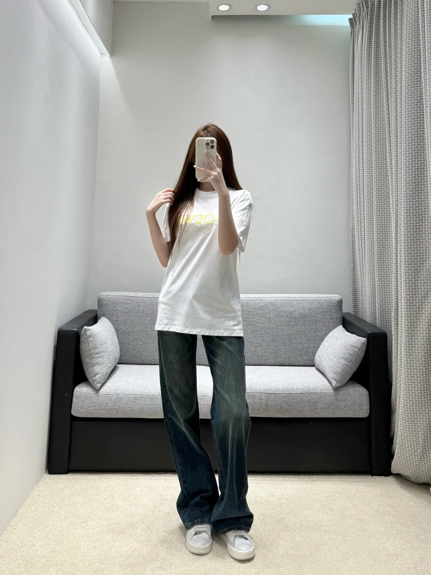 로에베 드롭 숄더 자수 로고 여성 반팔 티셔츠 상세 이미지 6