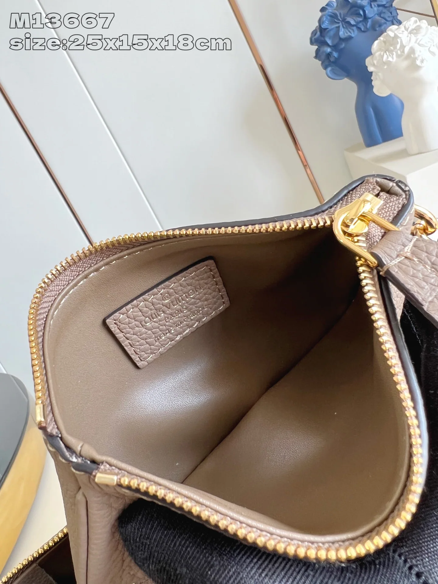 루이비통 M13667 그레이 키폴 핸드백 상세 이미지 11