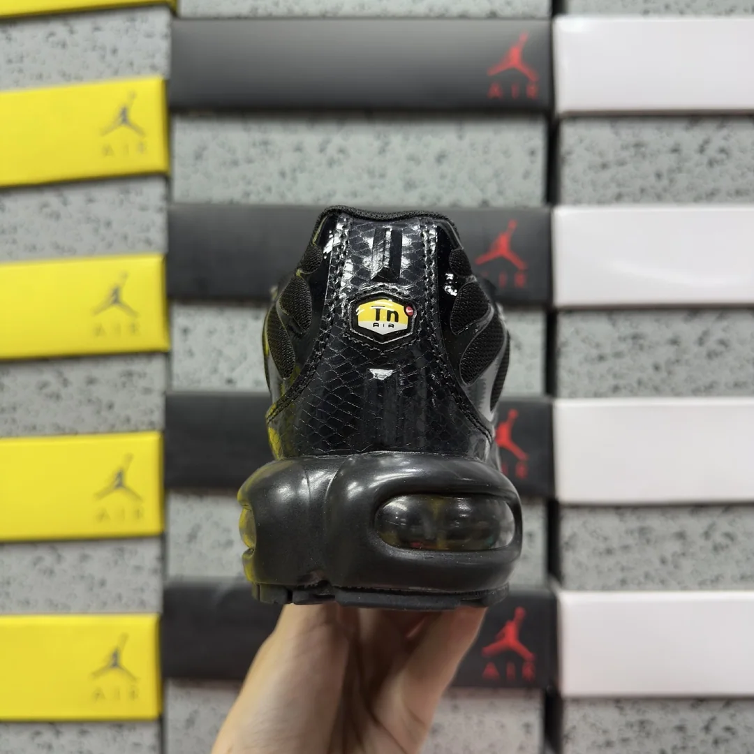 나이키 [BD] 에어 맥스 플러스 블랙 골드 852630-001 201907 Nike Air Max Plus 상세 이미지 3