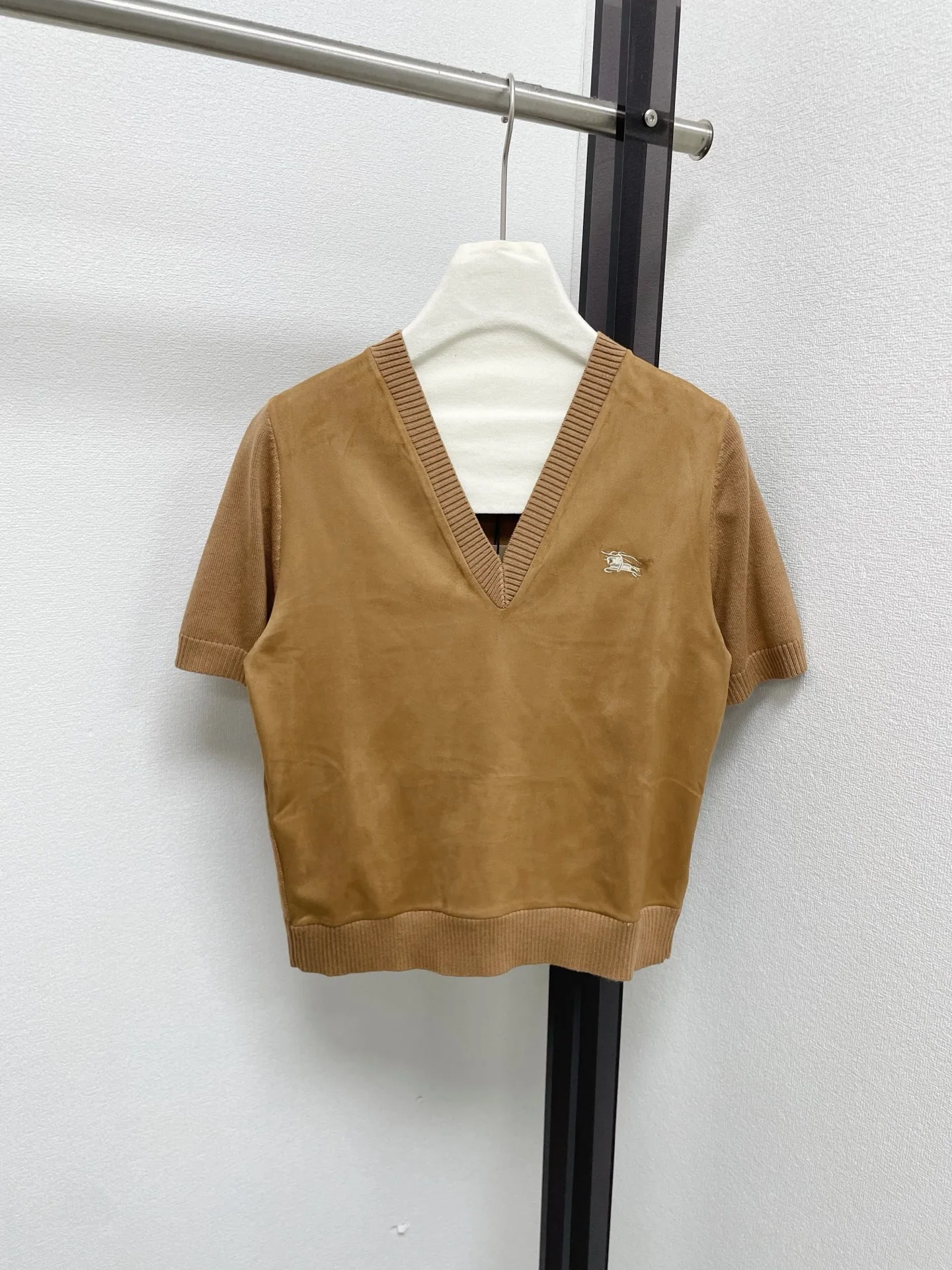 버버리 벨벳 패치워크 승마 로고 V넥 반팔 탑 상세 이미지 3