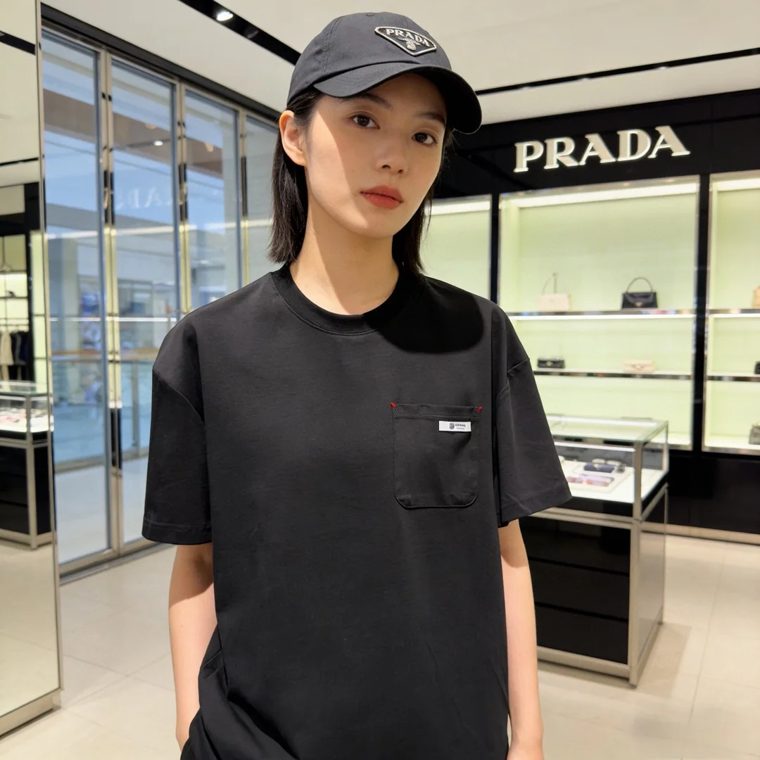 프라다 로고 오버핏 남녀공용 반팔 티셔츠 상세 이미지 9
