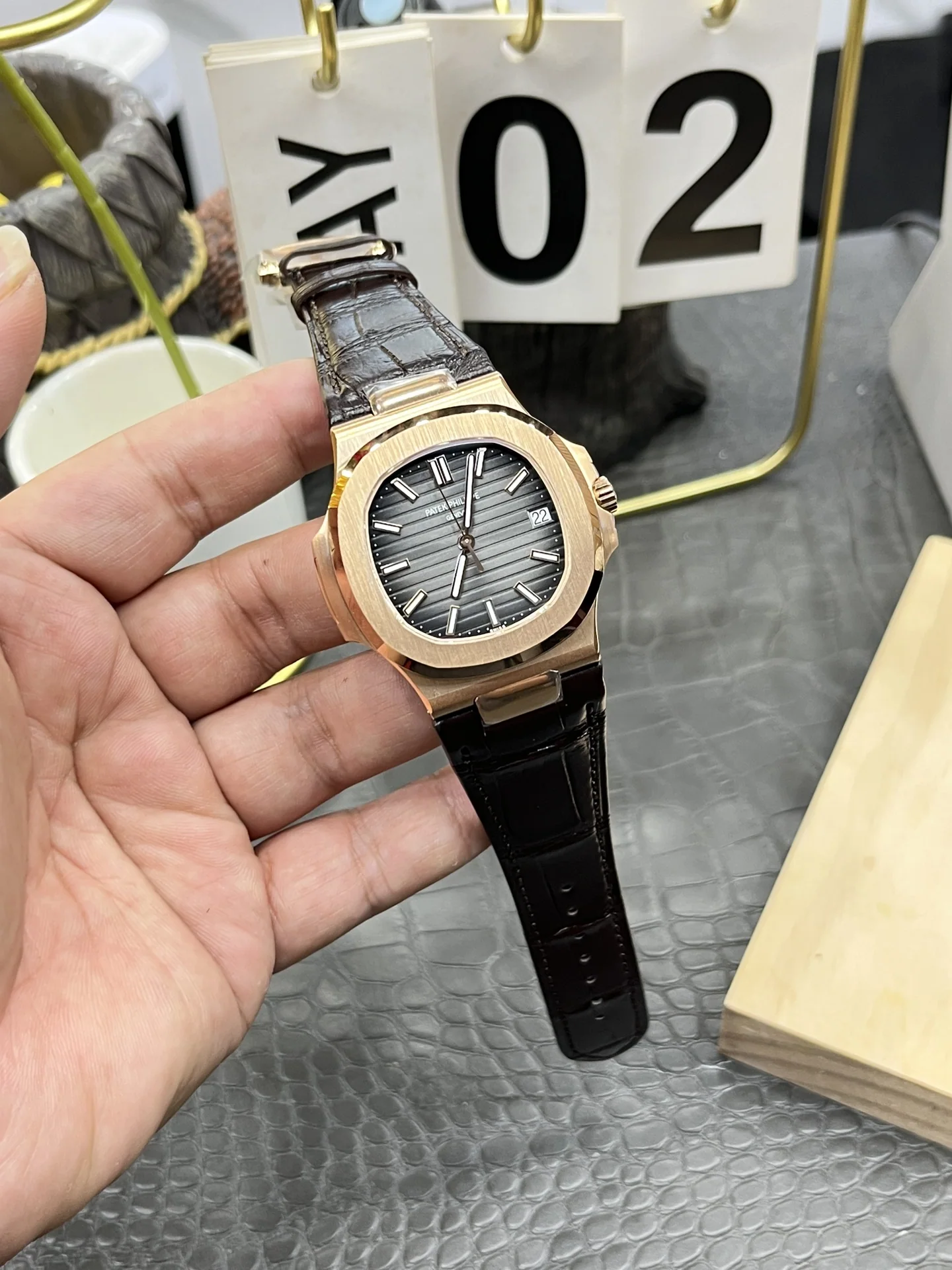 파텍필립 노틸러스 5711 자동 레더스트랩 그레이 다이얼 로즈골드 3 K 공장 레플리카 43986 Patek Philippe 상세 이미지 9